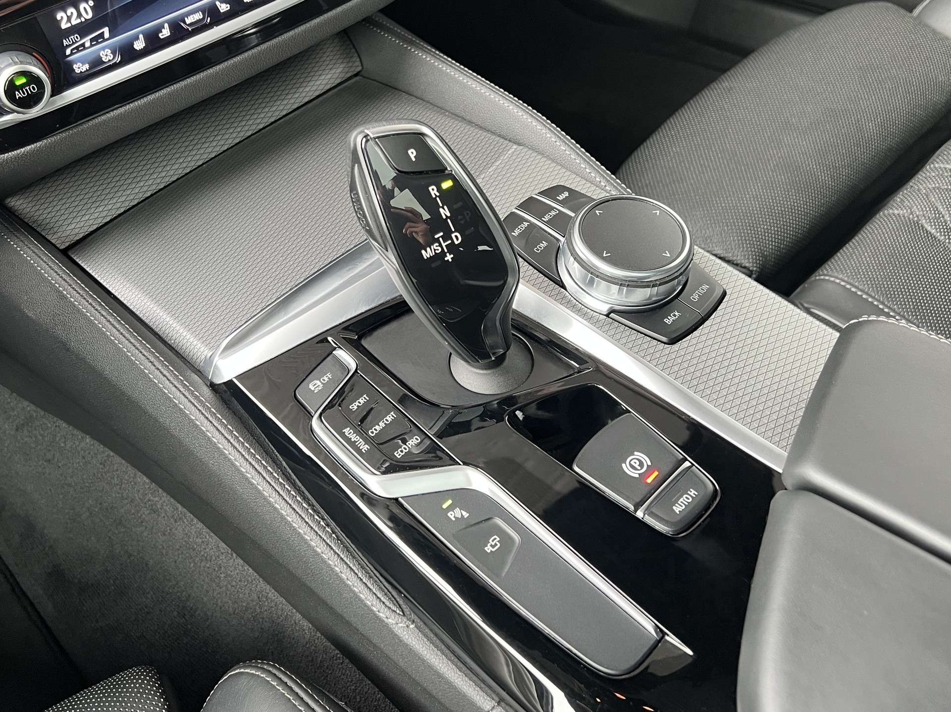 BMW 540i xDrive Touring Steptronic-image-9