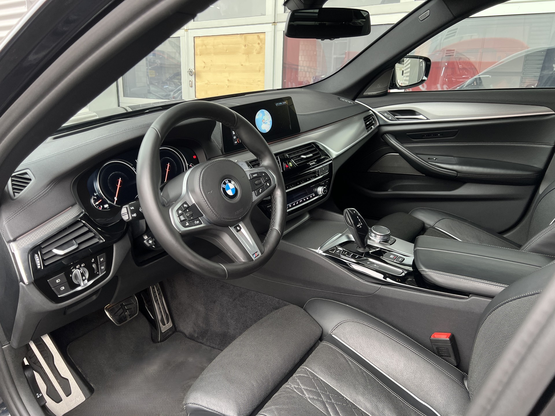BMW 540i xDrive Touring Steptronic-image-6