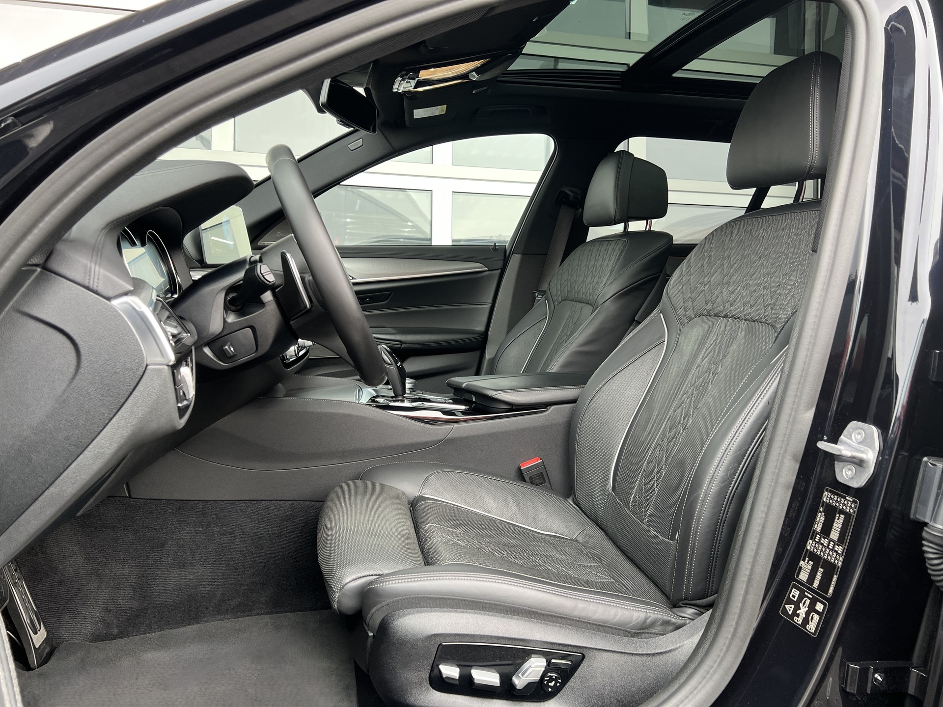 BMW 540i xDrive Touring Steptronic-image-4