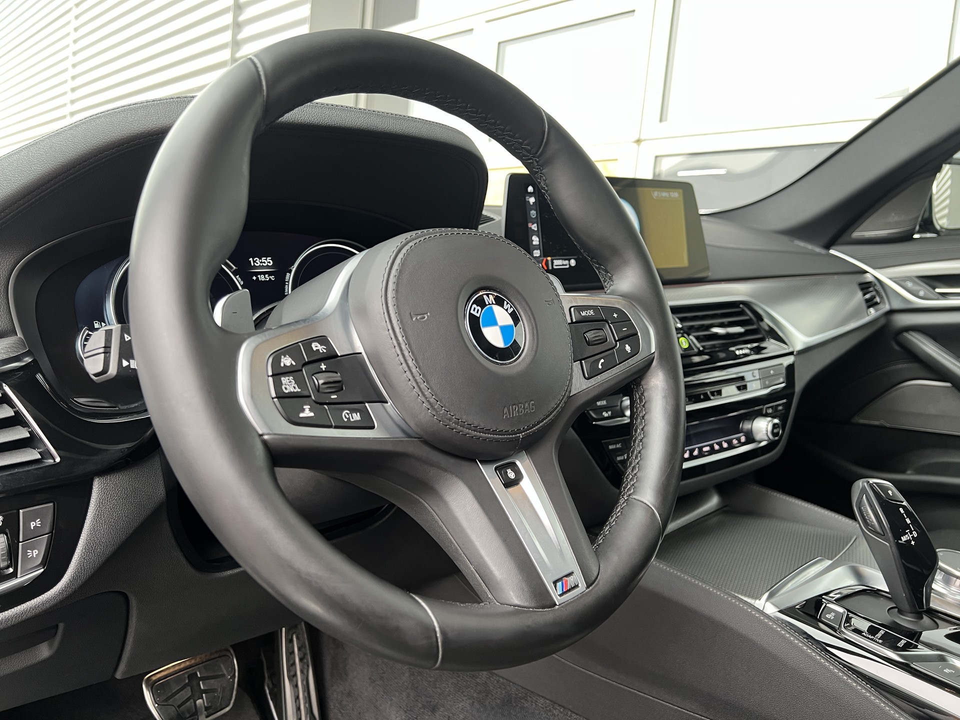 BMW 540i xDrive Touring Steptronic-image-7