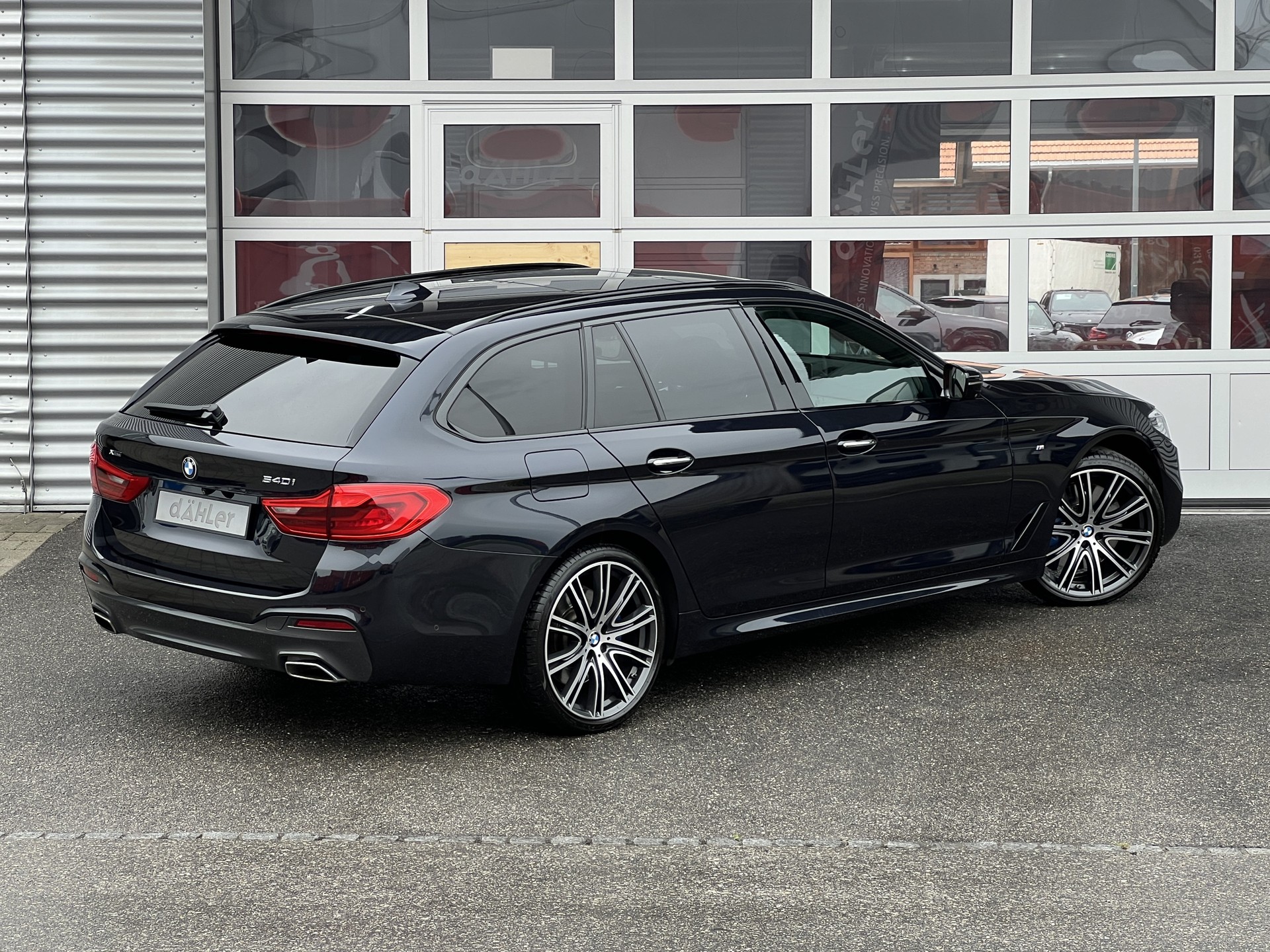 BMW 540i xDrive Touring Steptronic-image-2