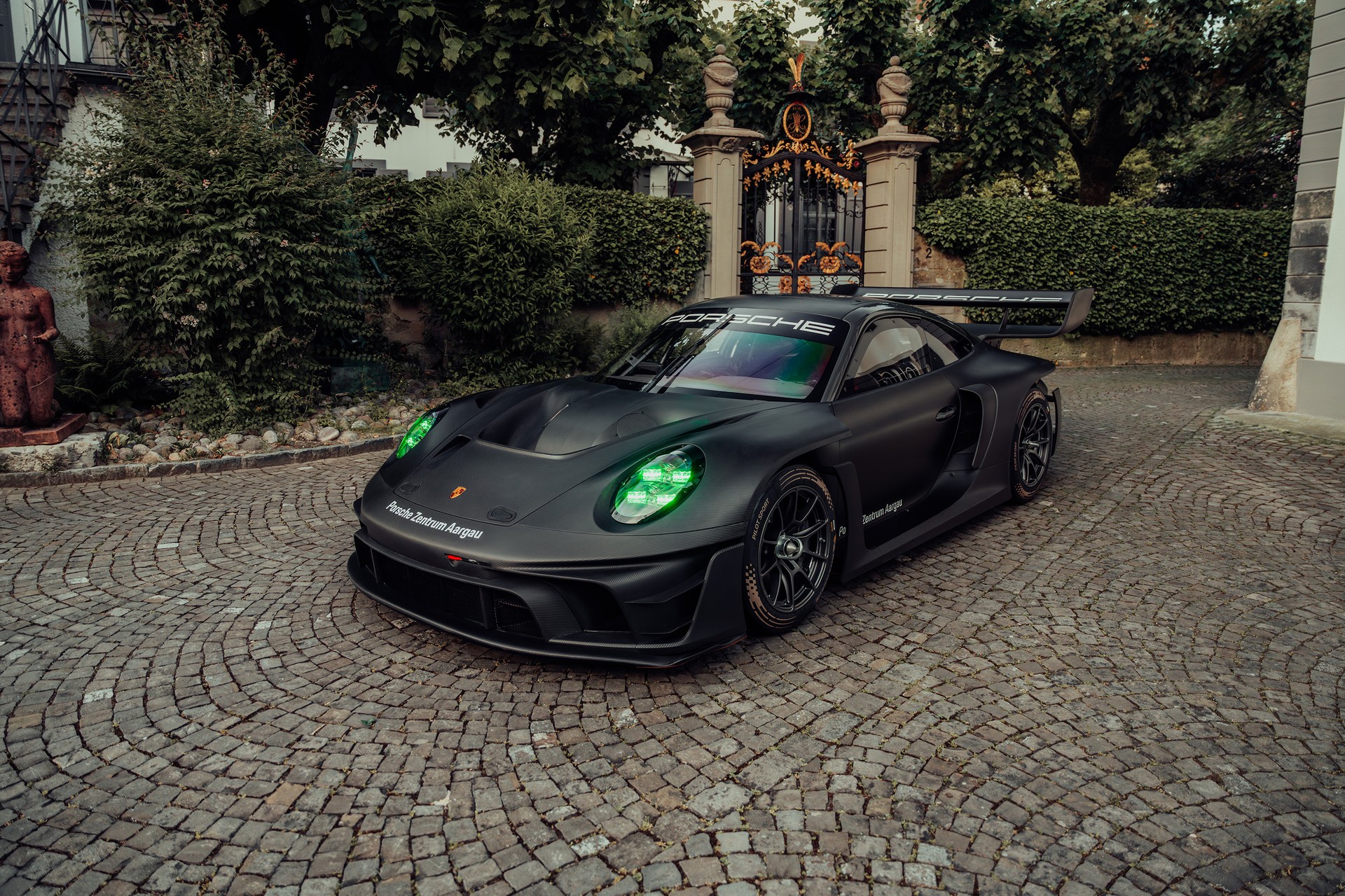 PORSCHE GT3 R rennsport-image-0