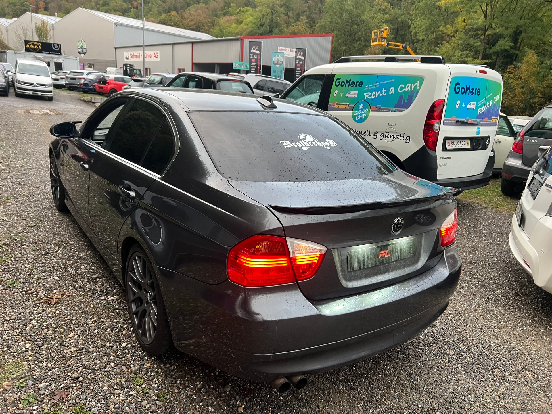 BMW 325i-image-7