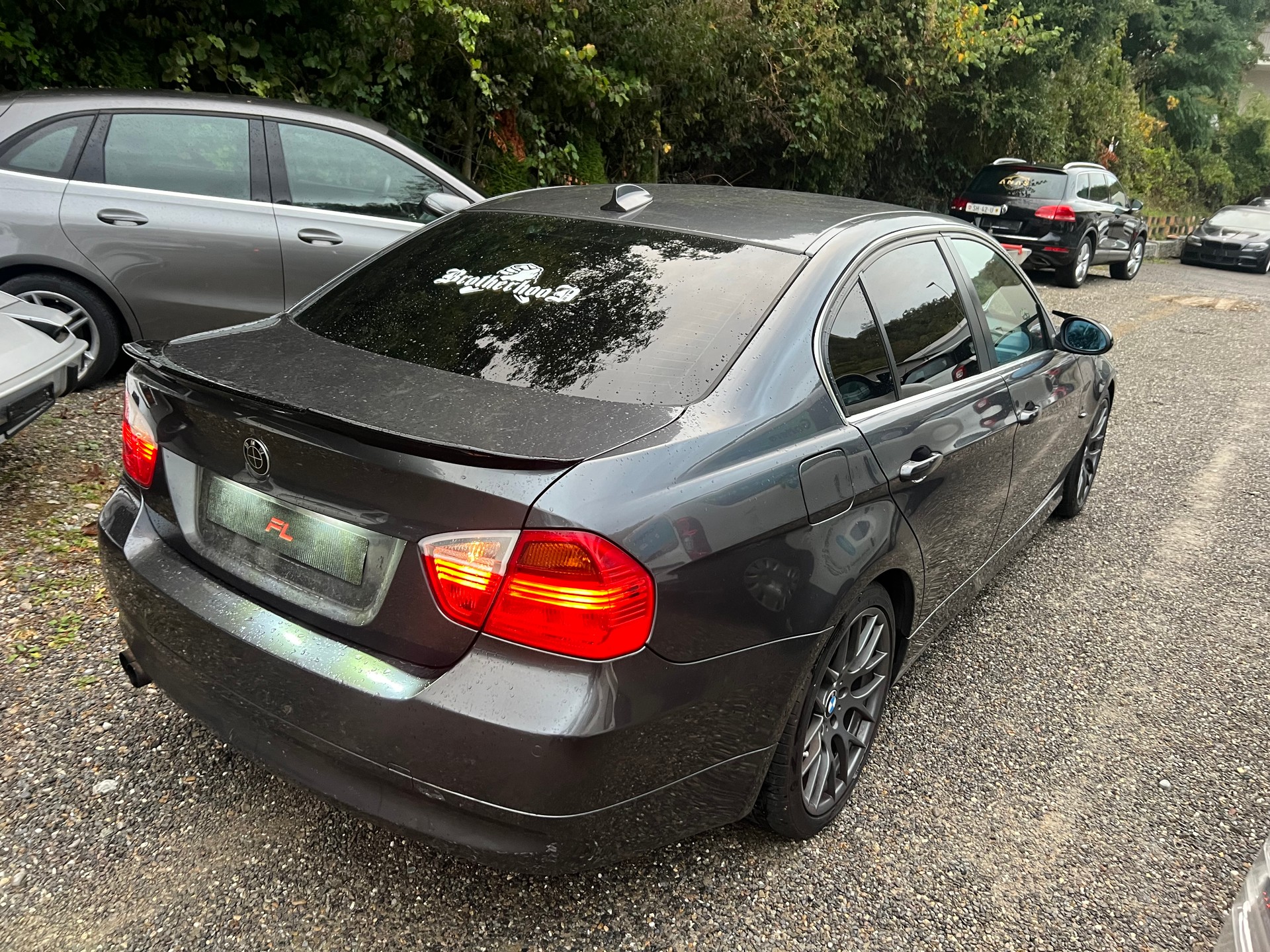 BMW 325i-image-5