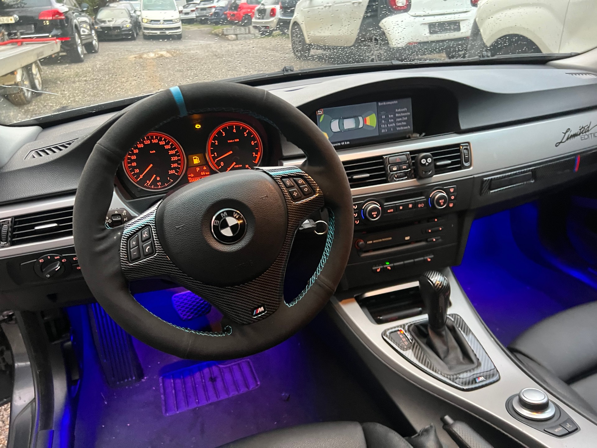BMW 325i-image-9