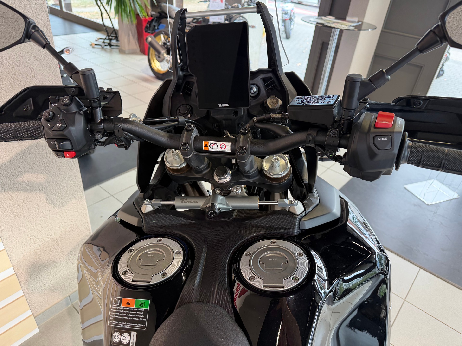 YAMAHA Wold Raid Black Edition 2-showroom-element-3