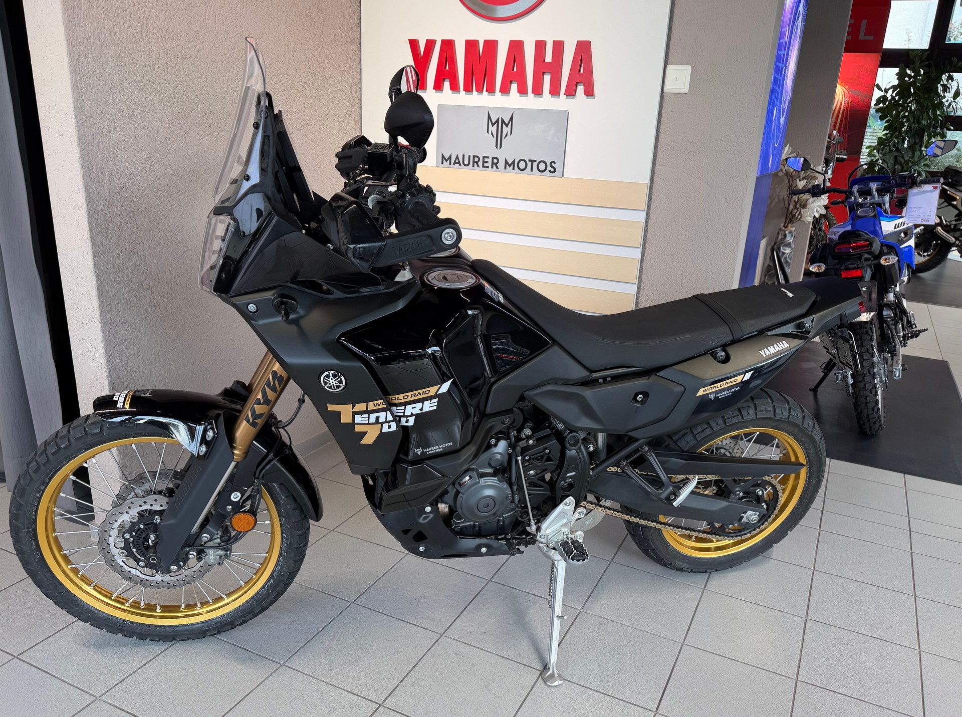 YAMAHA Wold Raid Black Edition 2-showroom-element-1