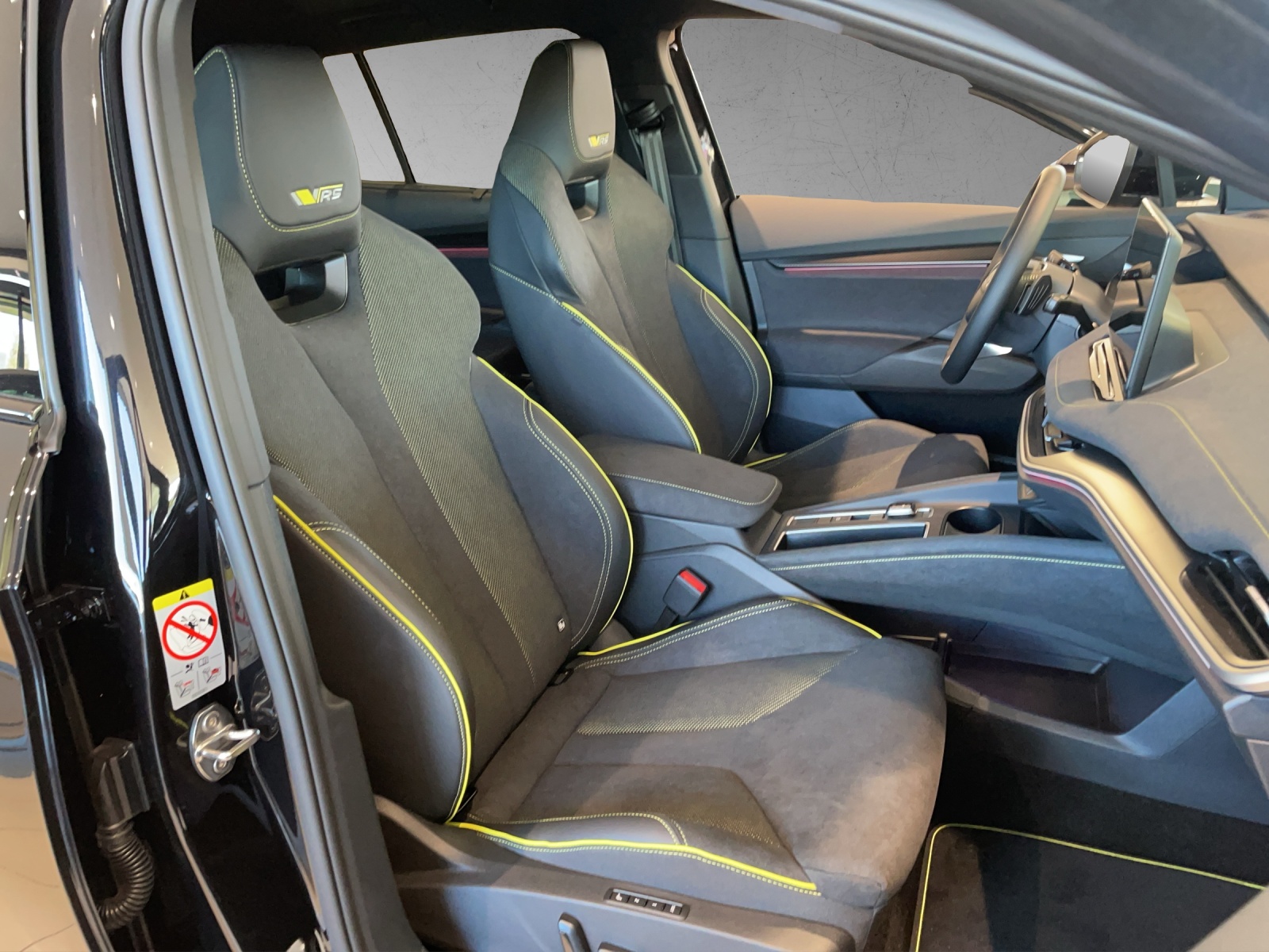 SKODA ENYAQ RS - Modell 2027-image-4