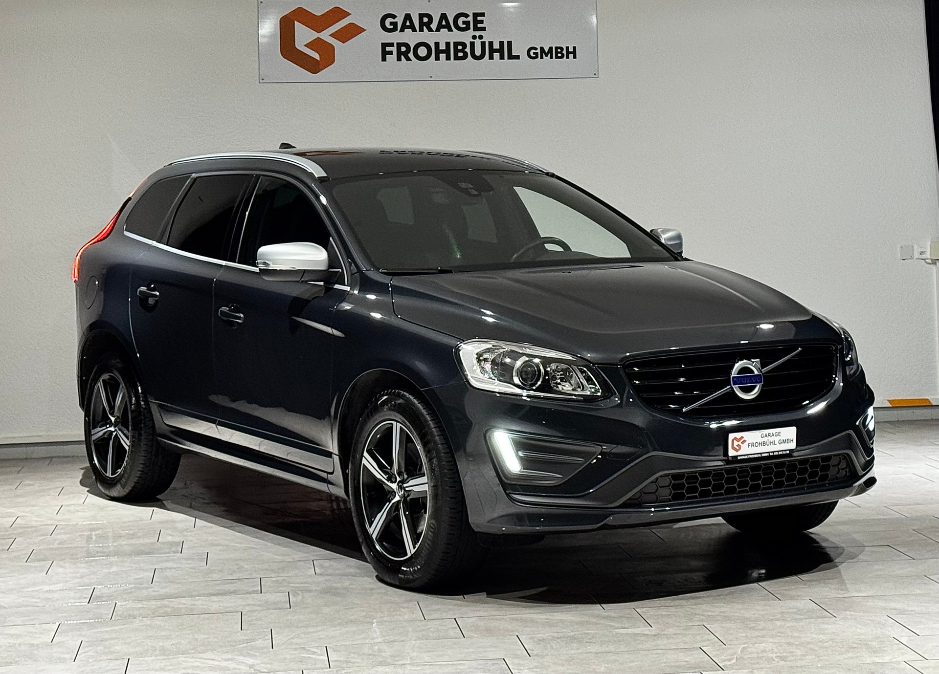 VOLVO XC60 D5 AWD R-Design Geartronic I AHK 2000KG I-image-2