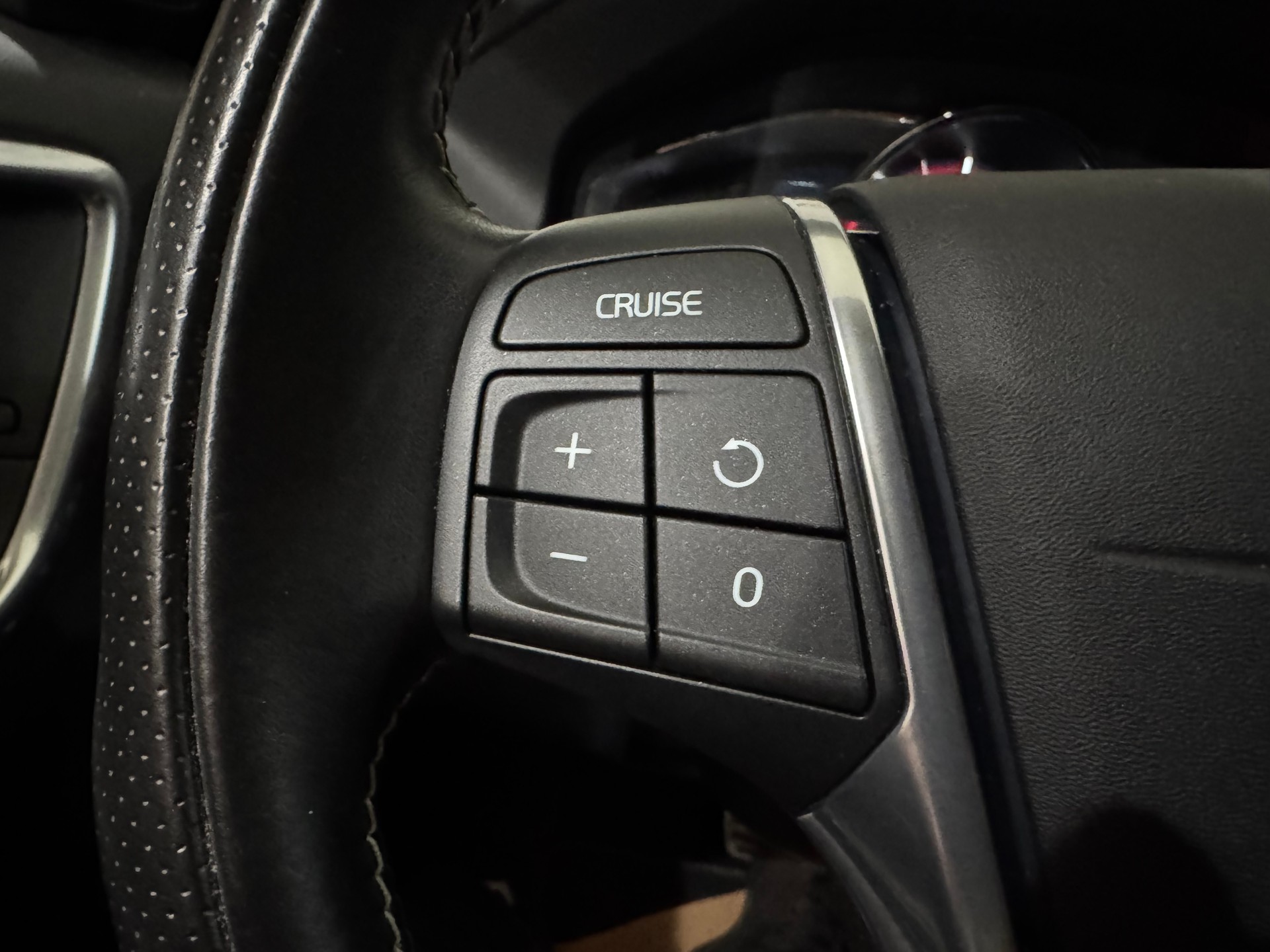 VOLVO XC60 D5 AWD R-Design Geartronic I AHK 2000KG I-image-23