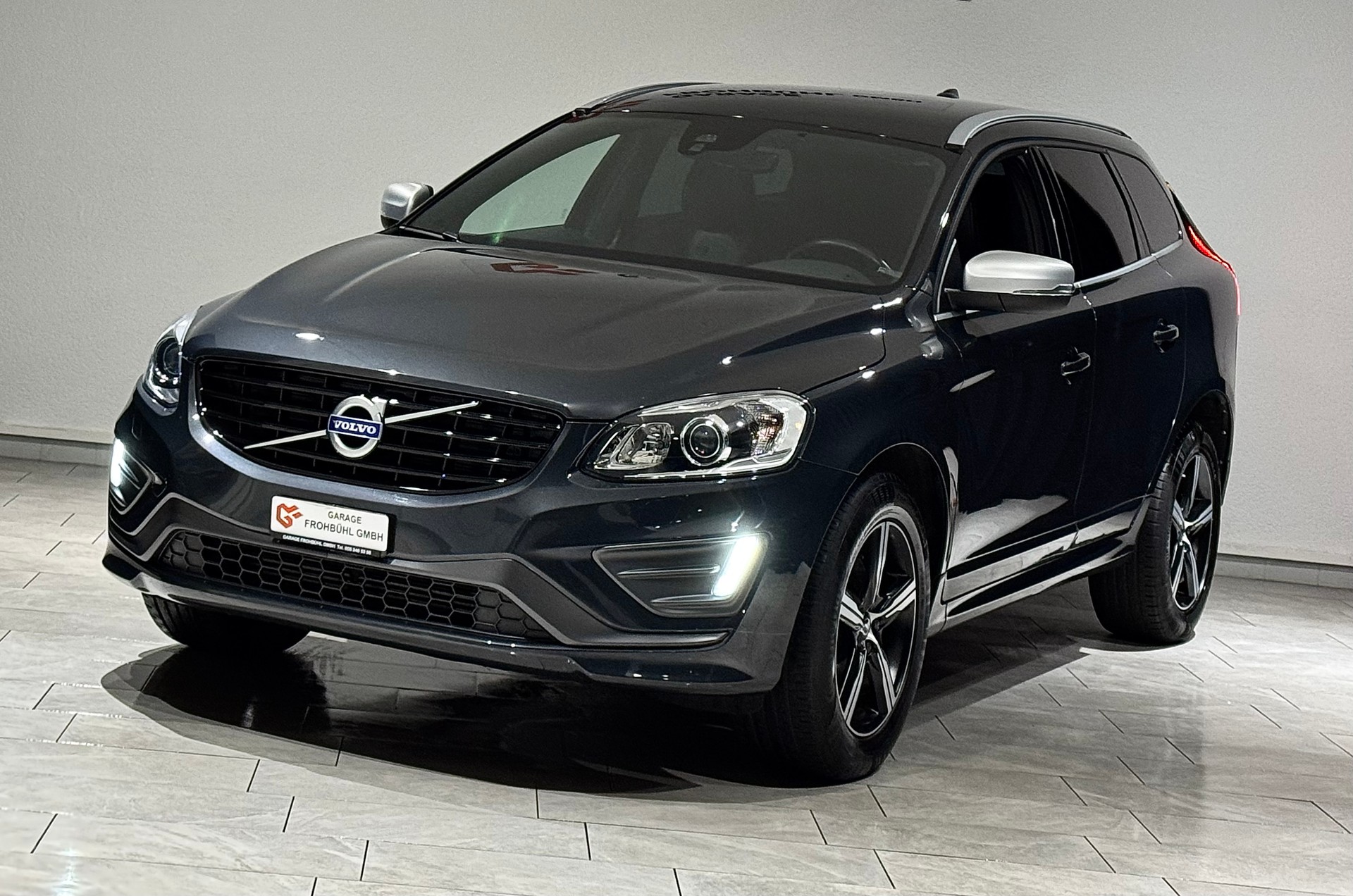 VOLVO XC60 D5 AWD R-Design Geartronic I AHK 2000KG I-image-0