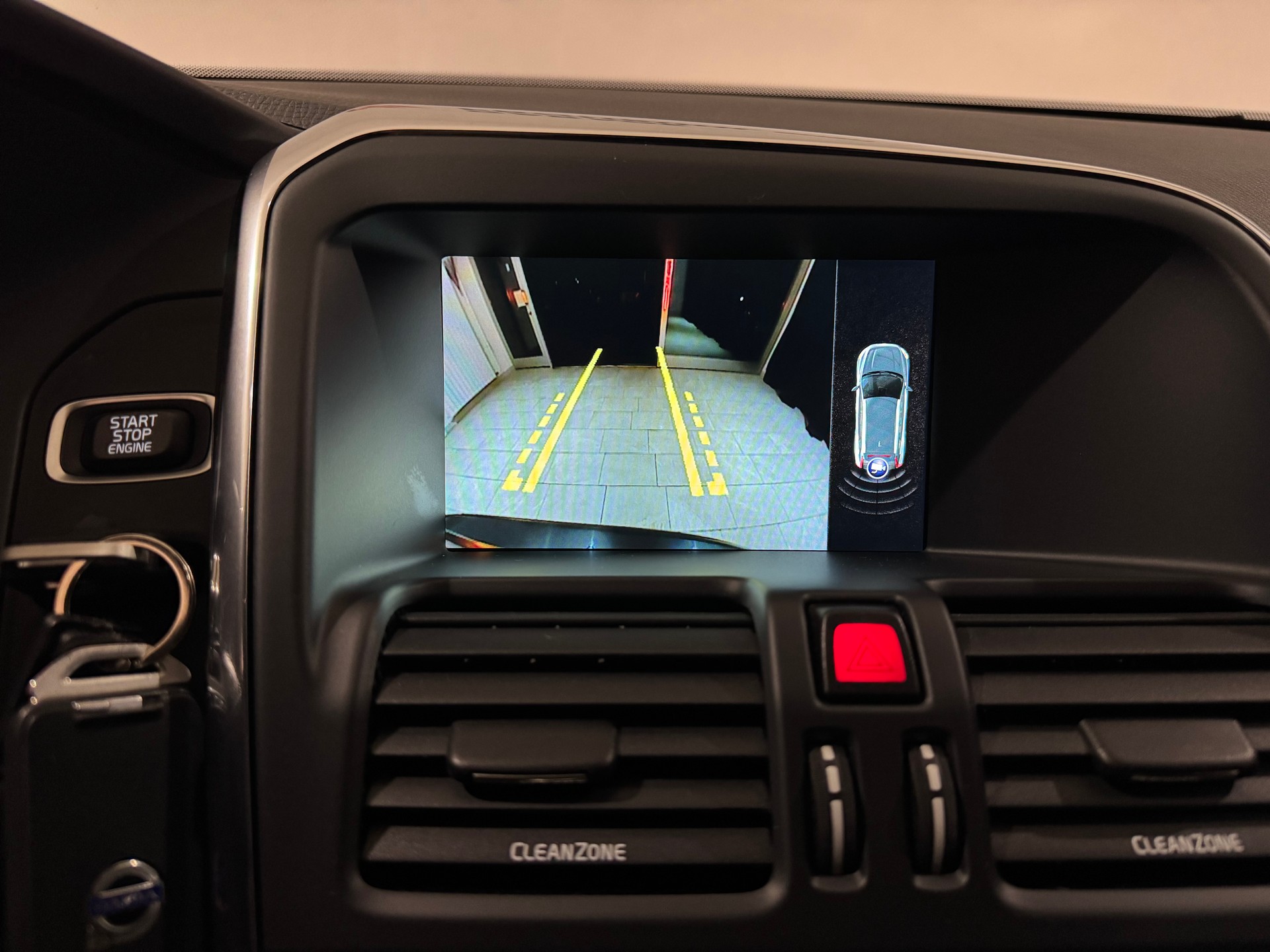 VOLVO XC60 D5 AWD R-Design Geartronic I AHK 2000KG I-image-16