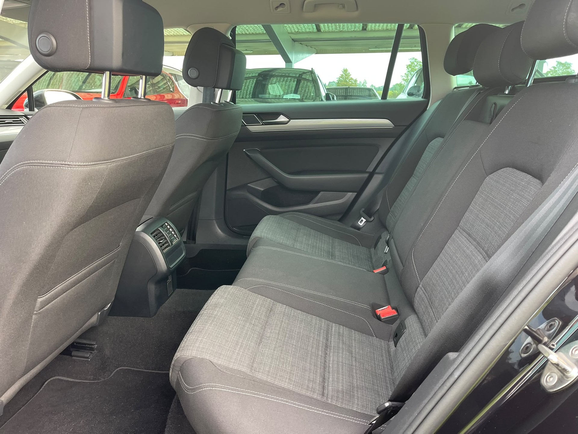 VW Passat 2.0 TDI BMT Elegance DSG-image-11