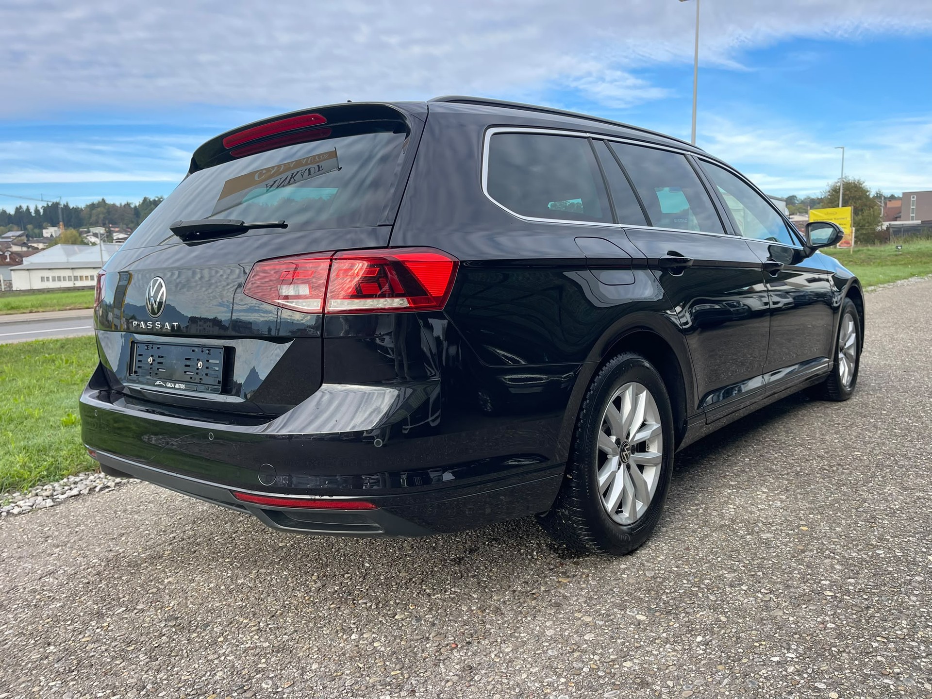 VW Passat 2.0 TDI BMT Elegance DSG-image-4