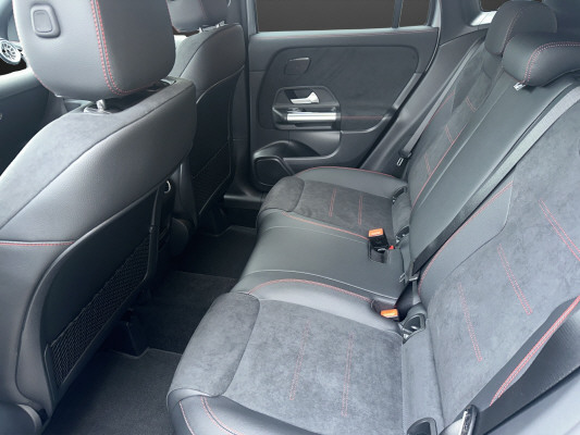 MERCEDES-BENZ GLA 200 Night Star 7G-D-image-6