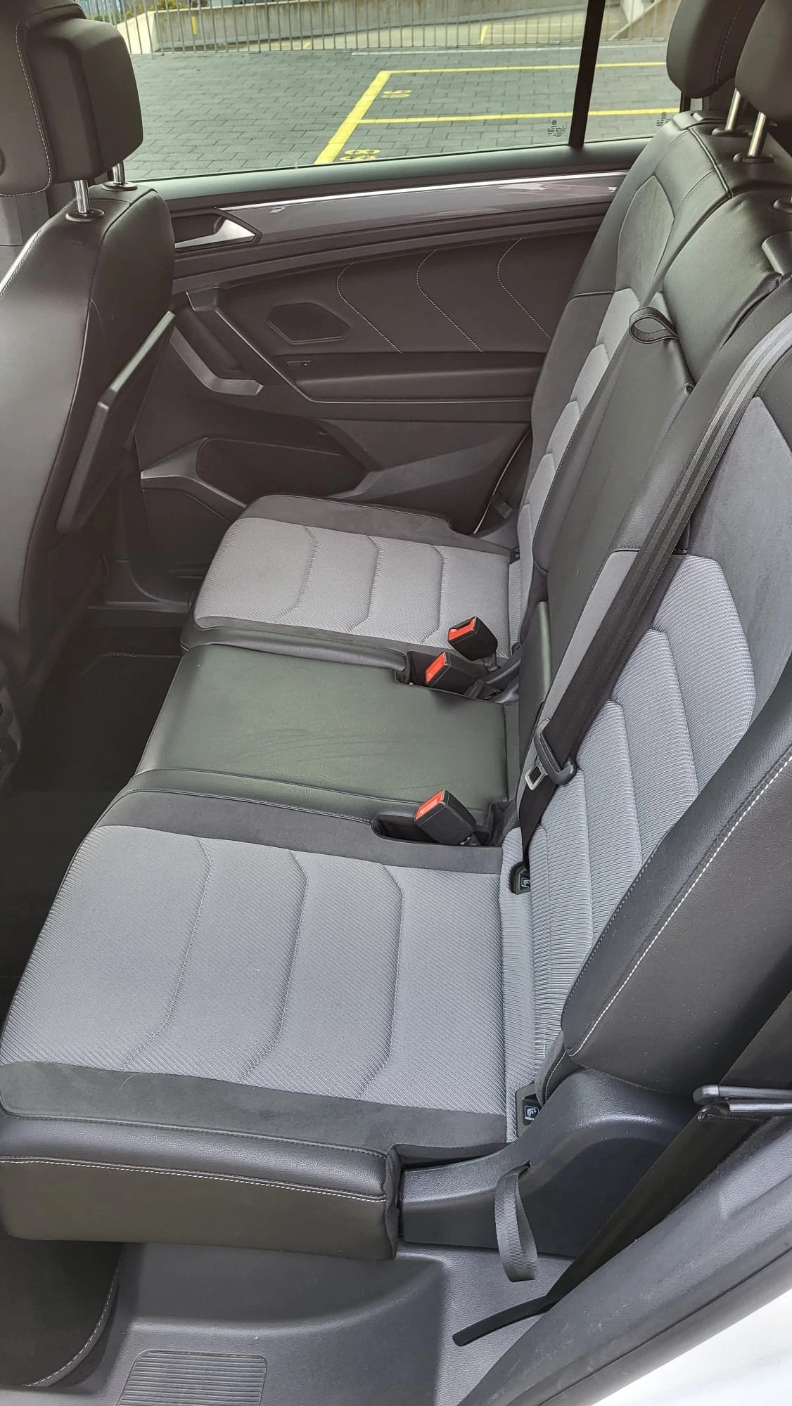 VW Tiguan Allspace 2.0 TDI SCR R-Line Highline DSG 4Motion-image-8