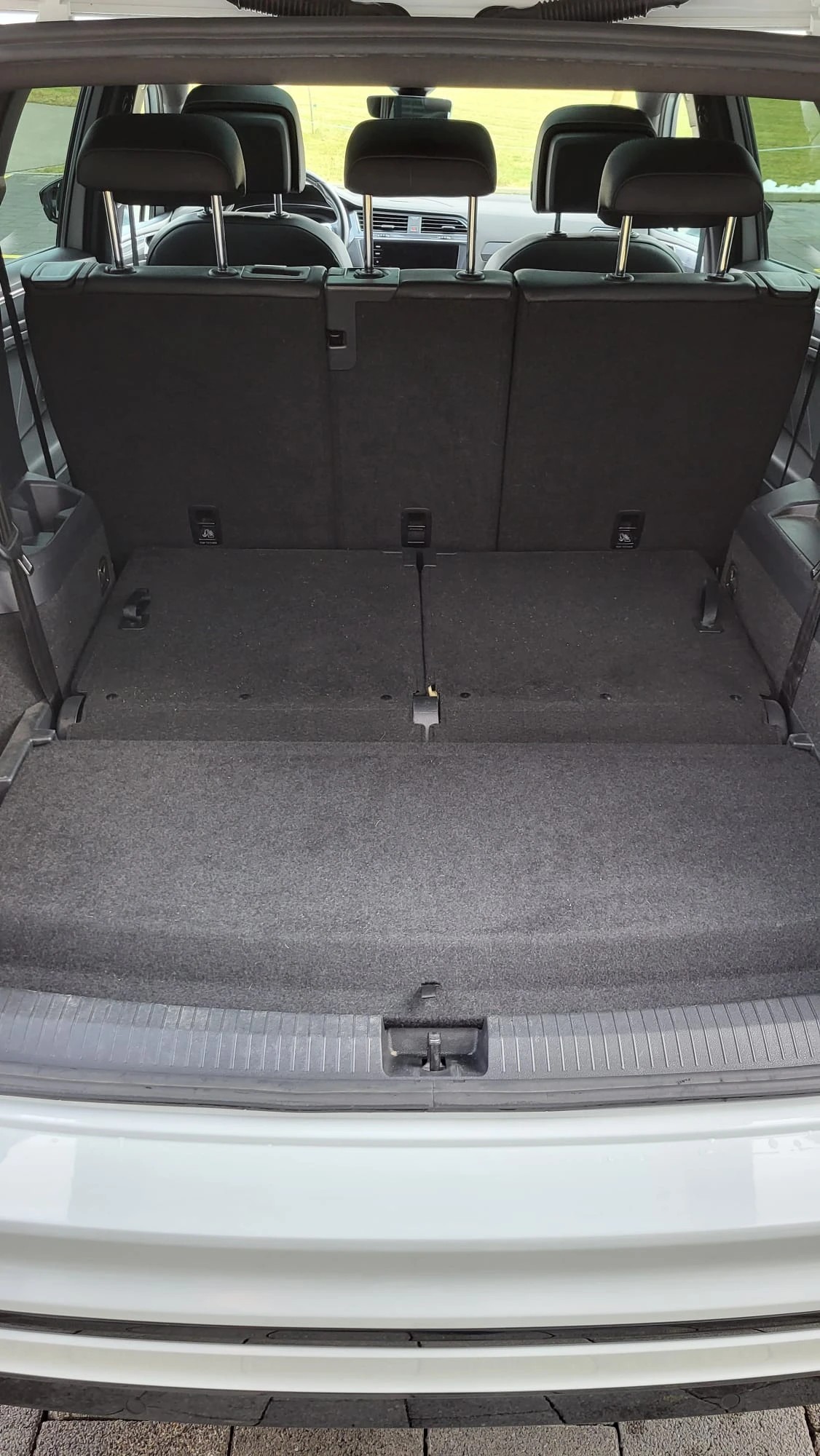 VW Tiguan Allspace 2.0 TDI SCR R-Line Highline DSG 4Motion-image-9