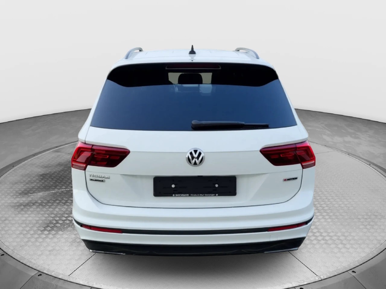 VW Tiguan Allspace 2.0 TDI SCR R-Line Highline DSG 4Motion-image-3