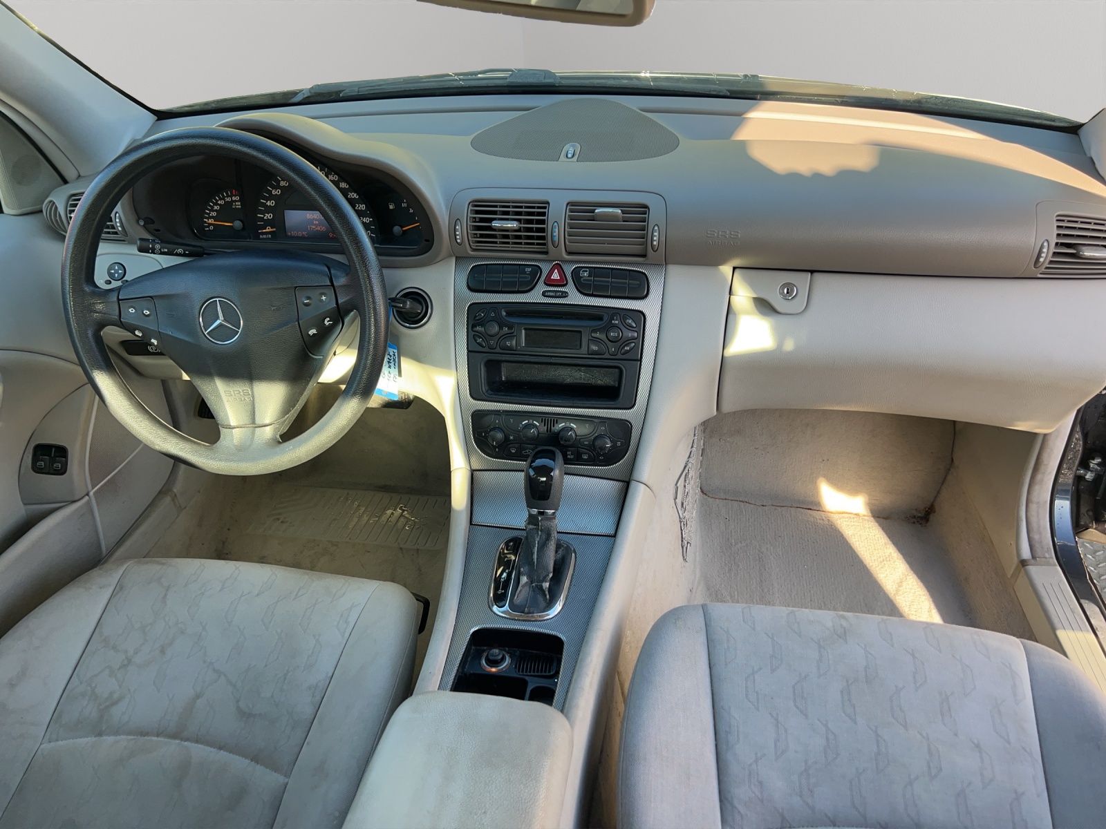 MERCEDES-BENZ C 200 Kompressor-image-17