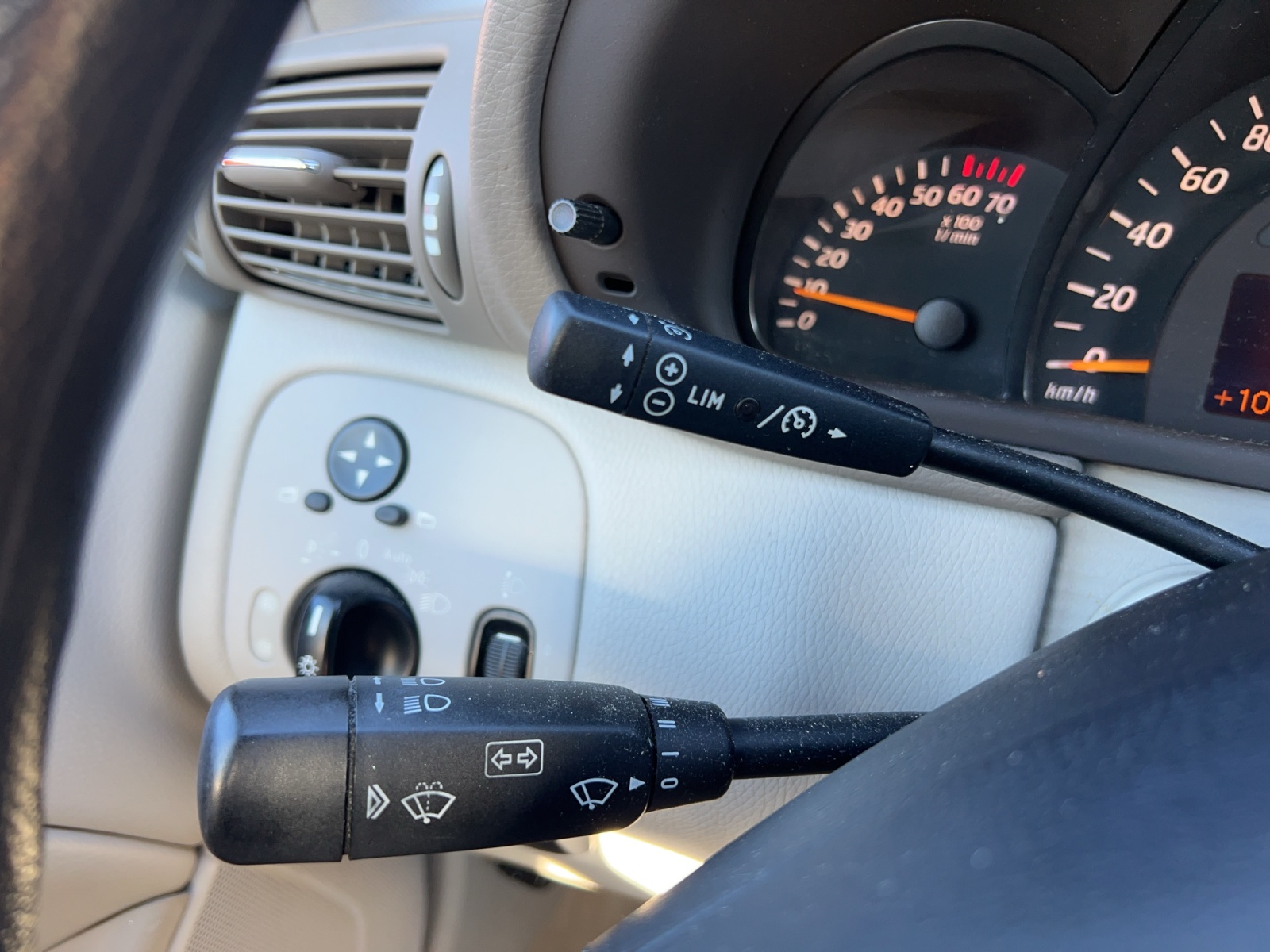 MERCEDES-BENZ C 200 Kompressor-image-13