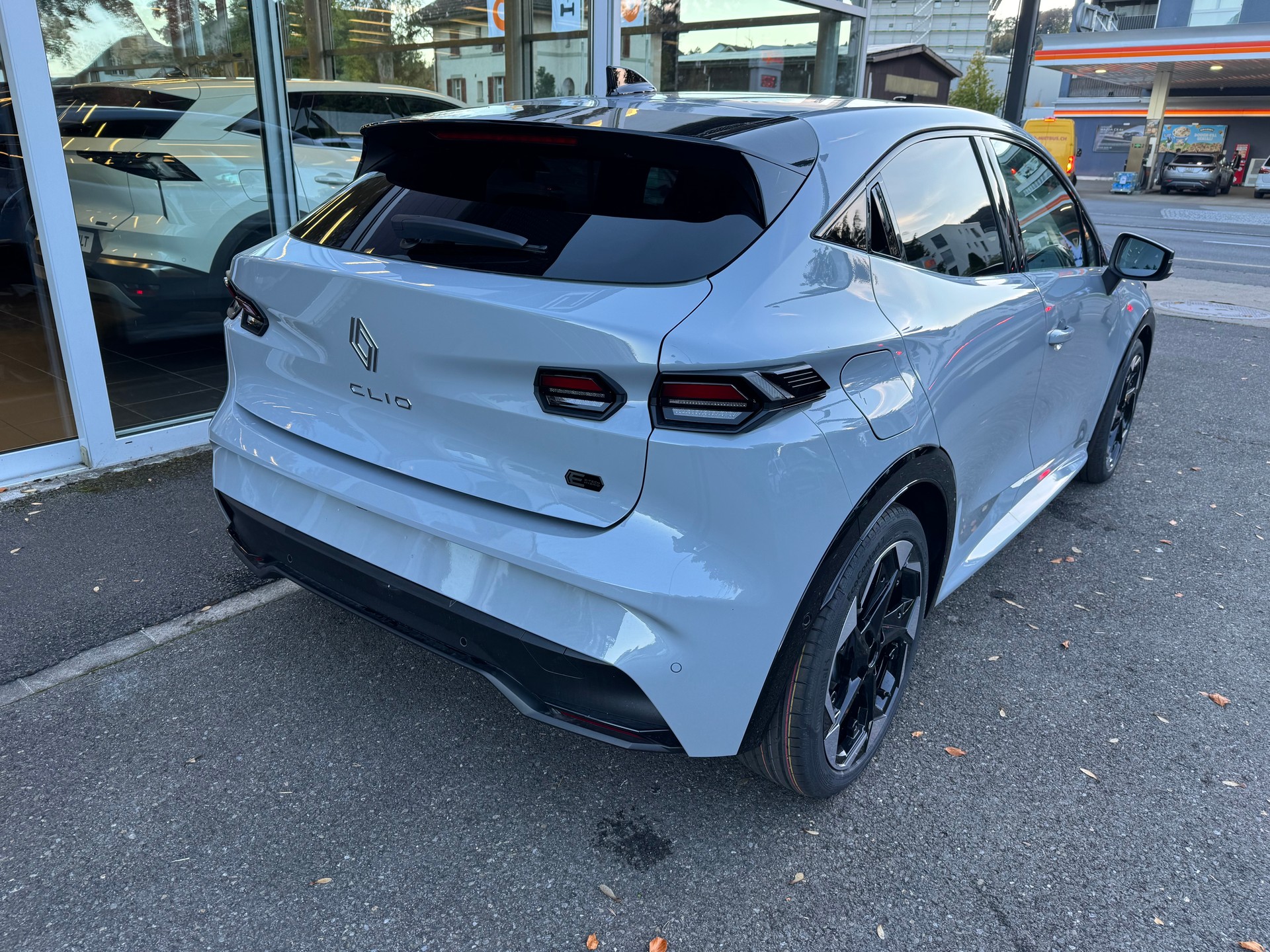 RENAULT Clio 1.8 E-Tech Techno-image-5