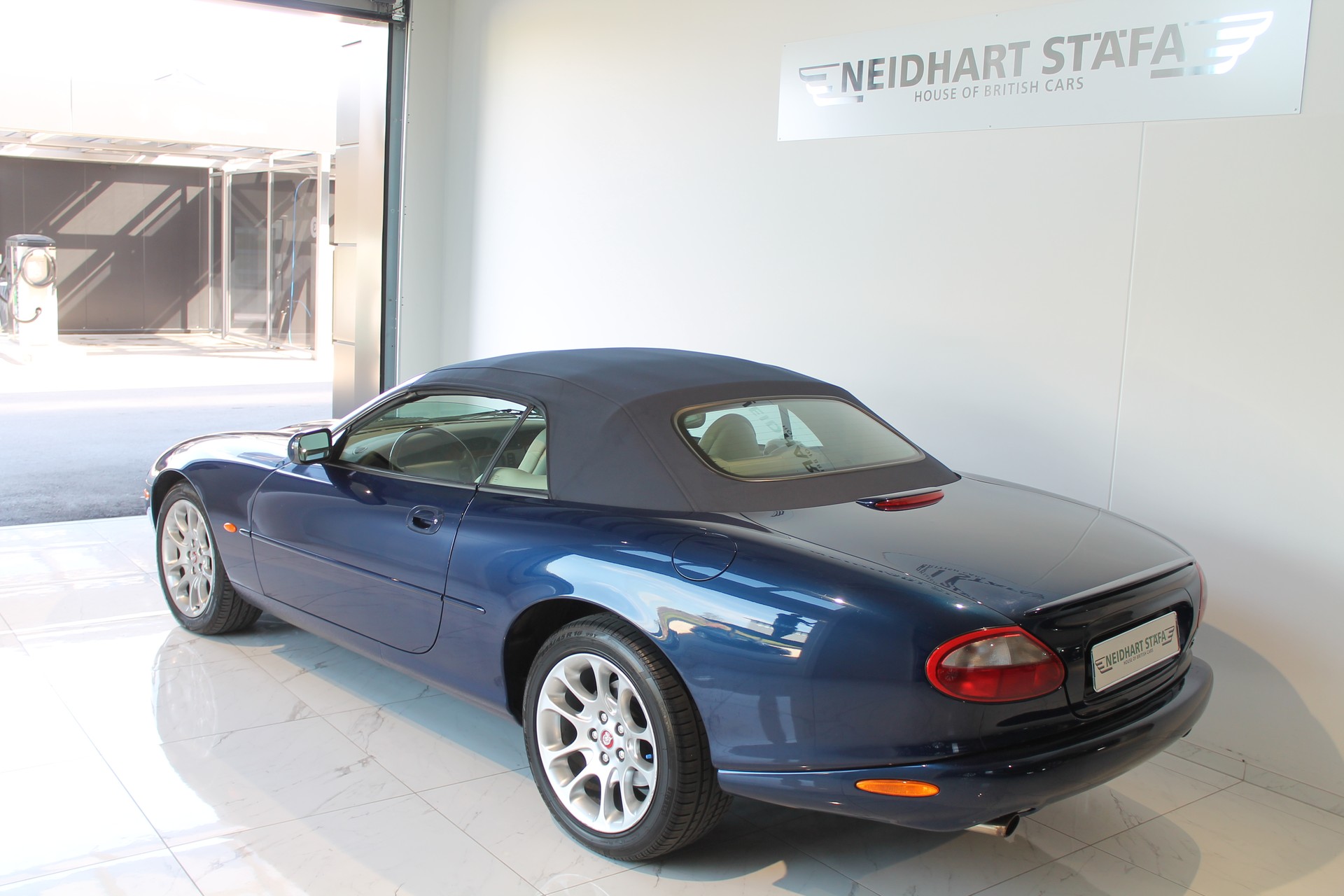 JAGUAR XKR S/C Convertible-image-2