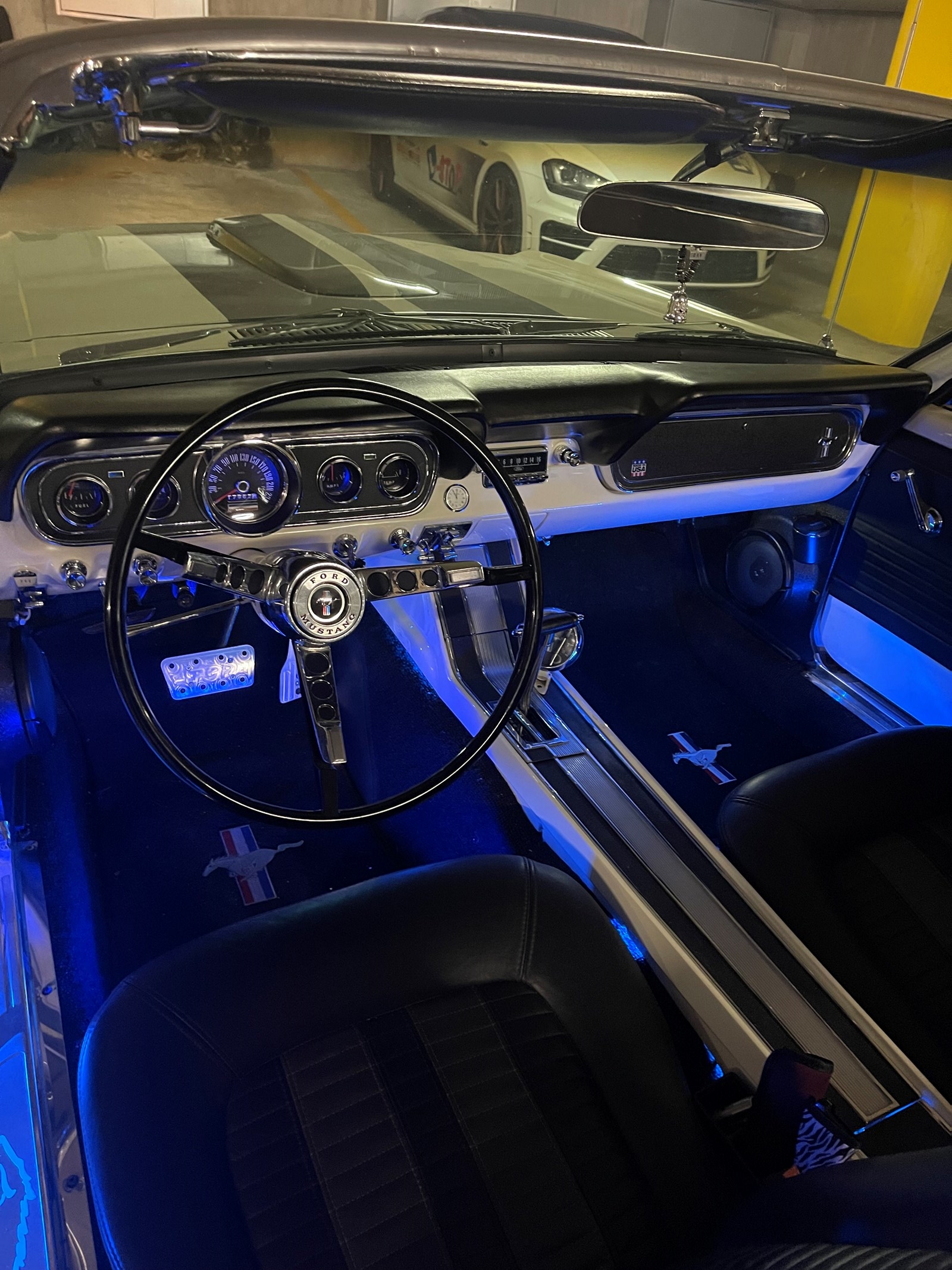 FORD MUSTANG Cabriolet-image-5
