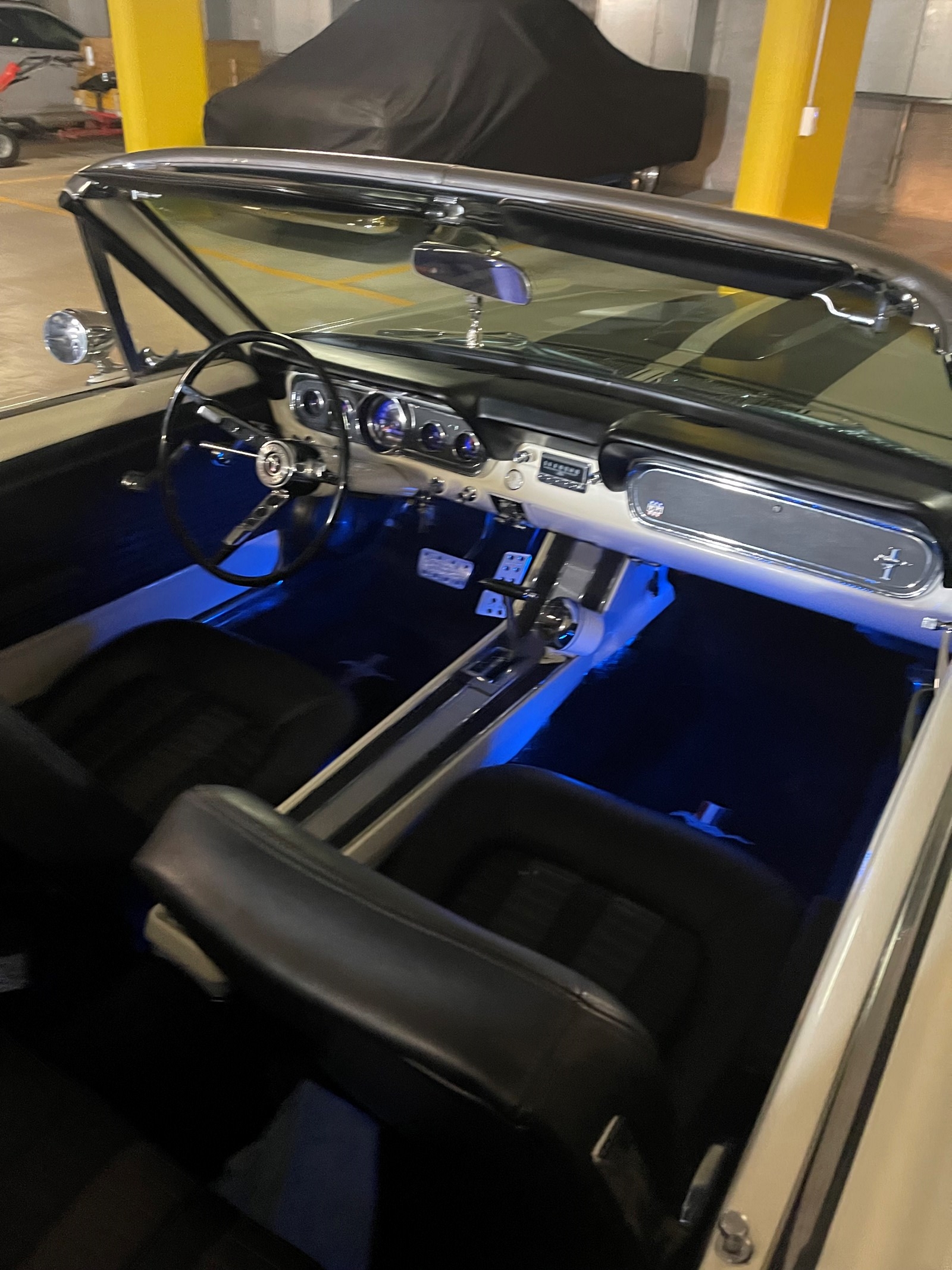 FORD MUSTANG Cabriolet-image-3