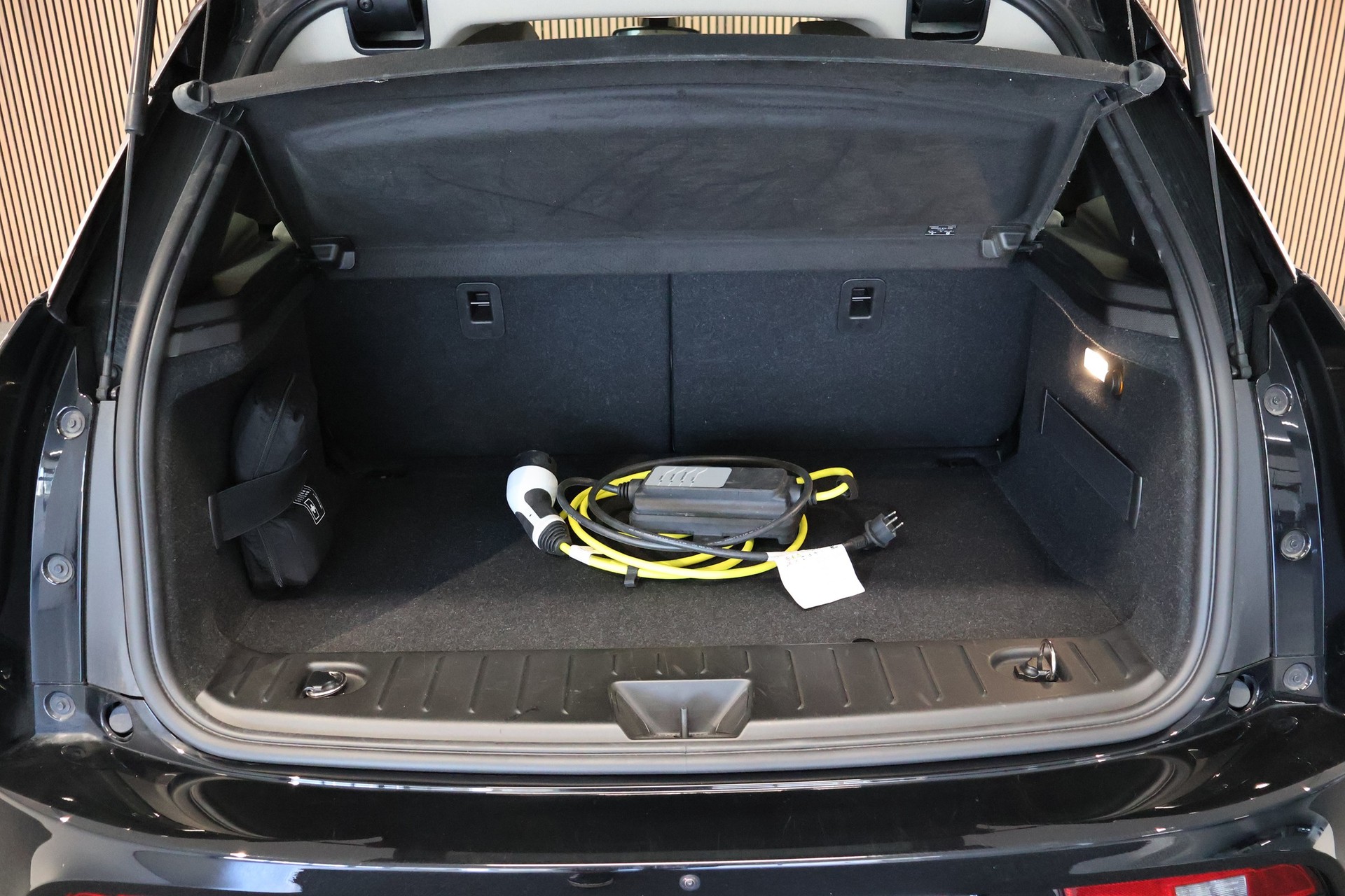 BMW i3s (120Ah)-image-11