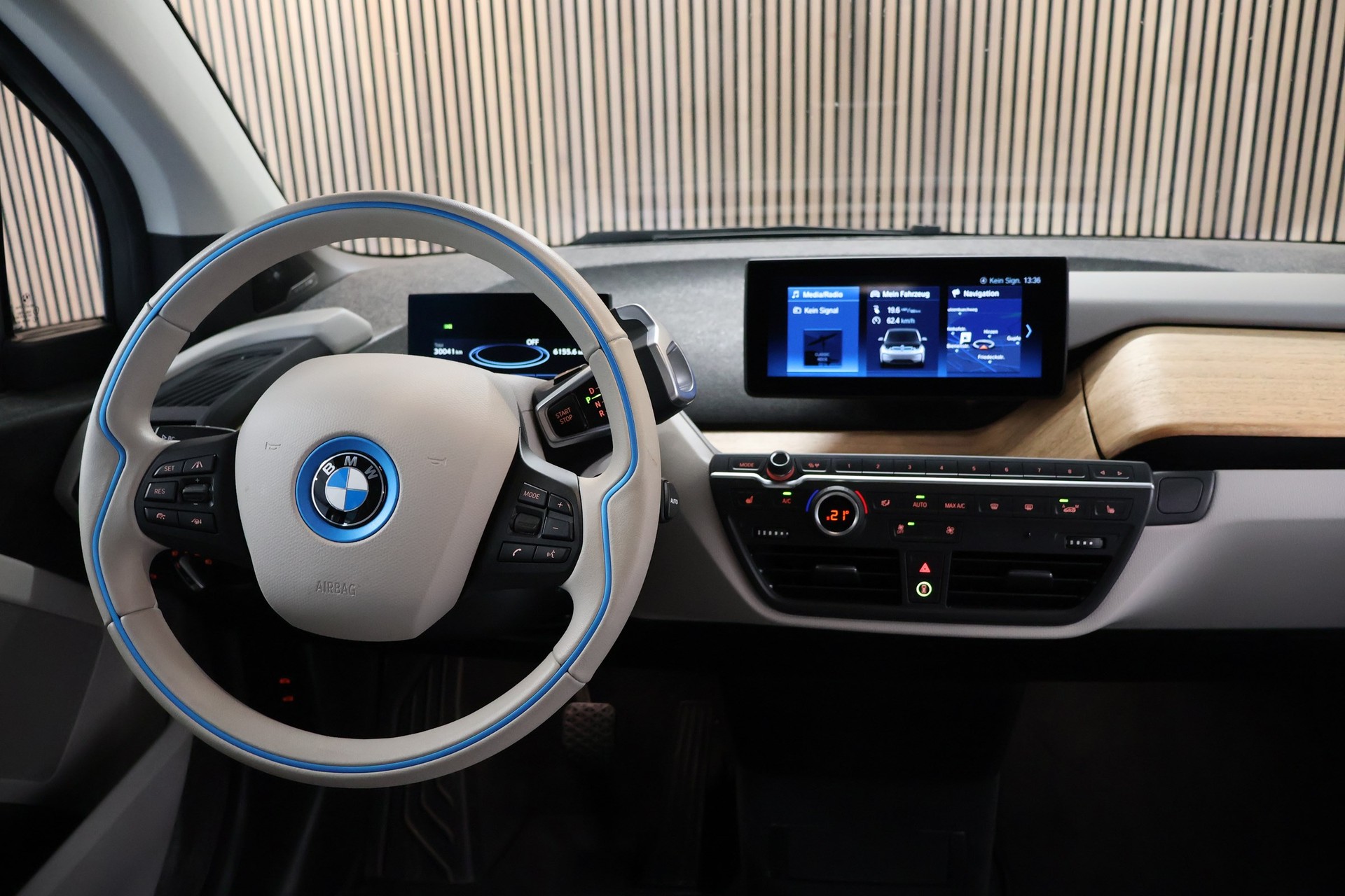 BMW i3s (120Ah)-image-16