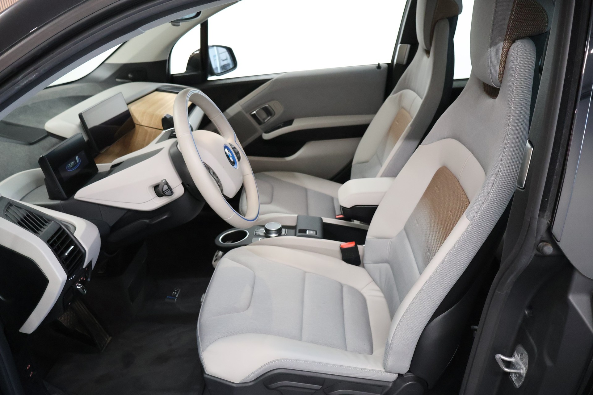 BMW i3s (120Ah)-image-9
