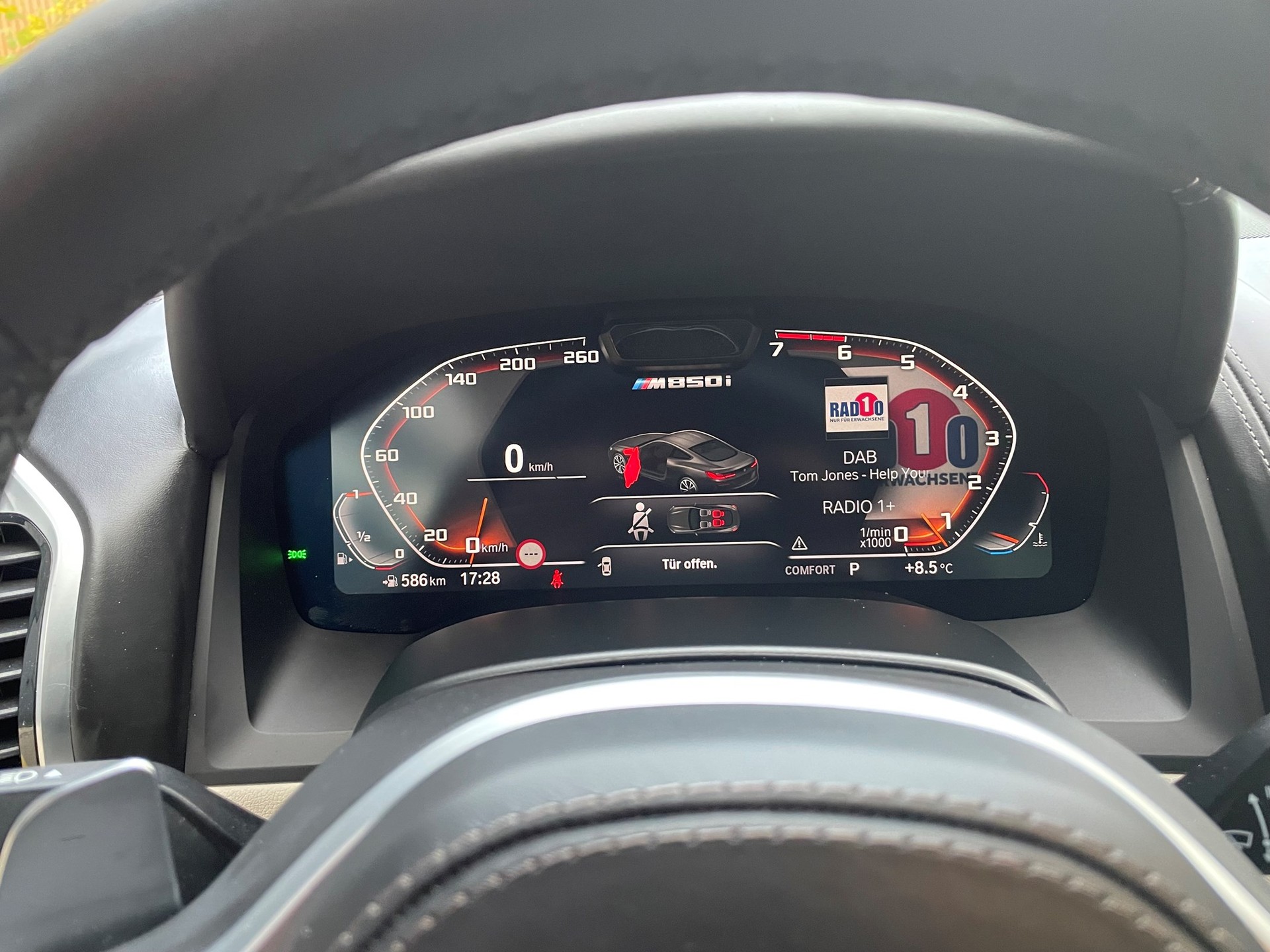 BMW M850i xDrive-image-11