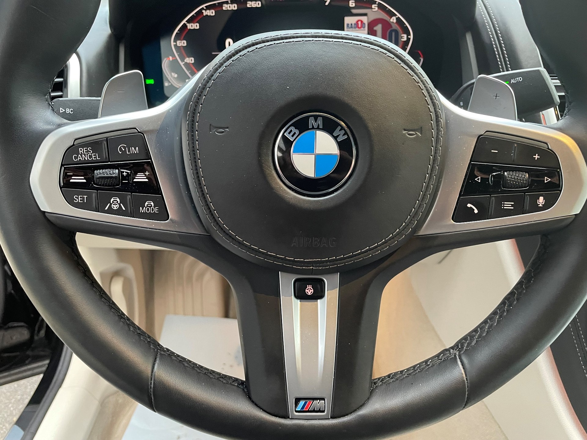 BMW M850i xDrive-image-12