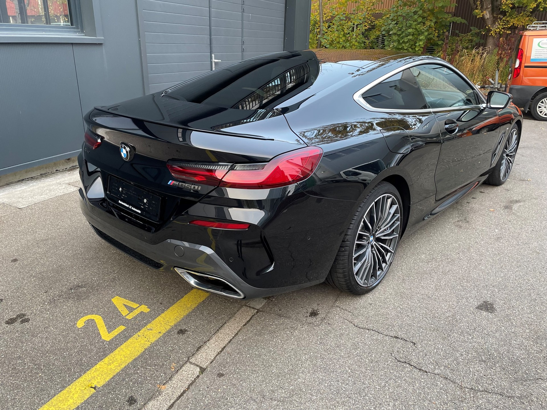 BMW M850i xDrive-image-4
