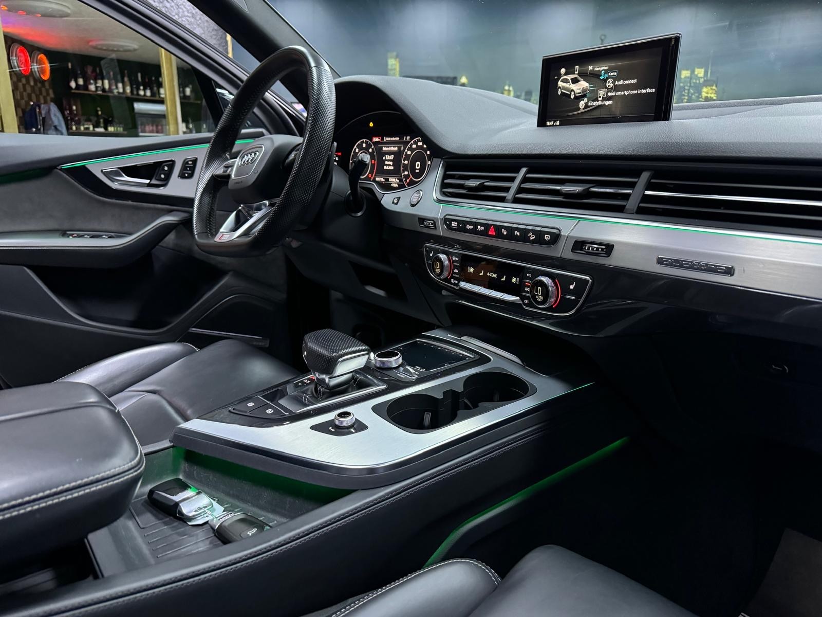 AUDI Q7 50 TDI S-Line quattro tiptronic / 7 Sitz / CH FZ-image-9