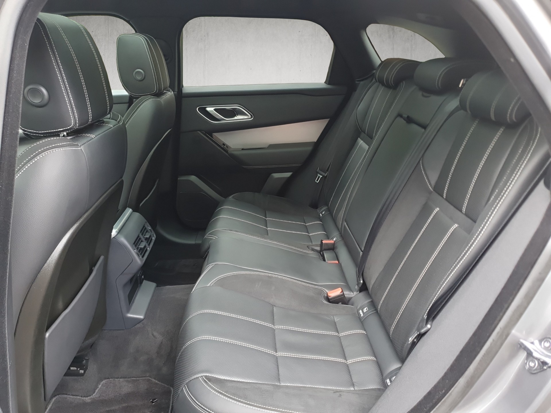 LAND ROVER RR Velar R-Dynamic D 300 S-image-10