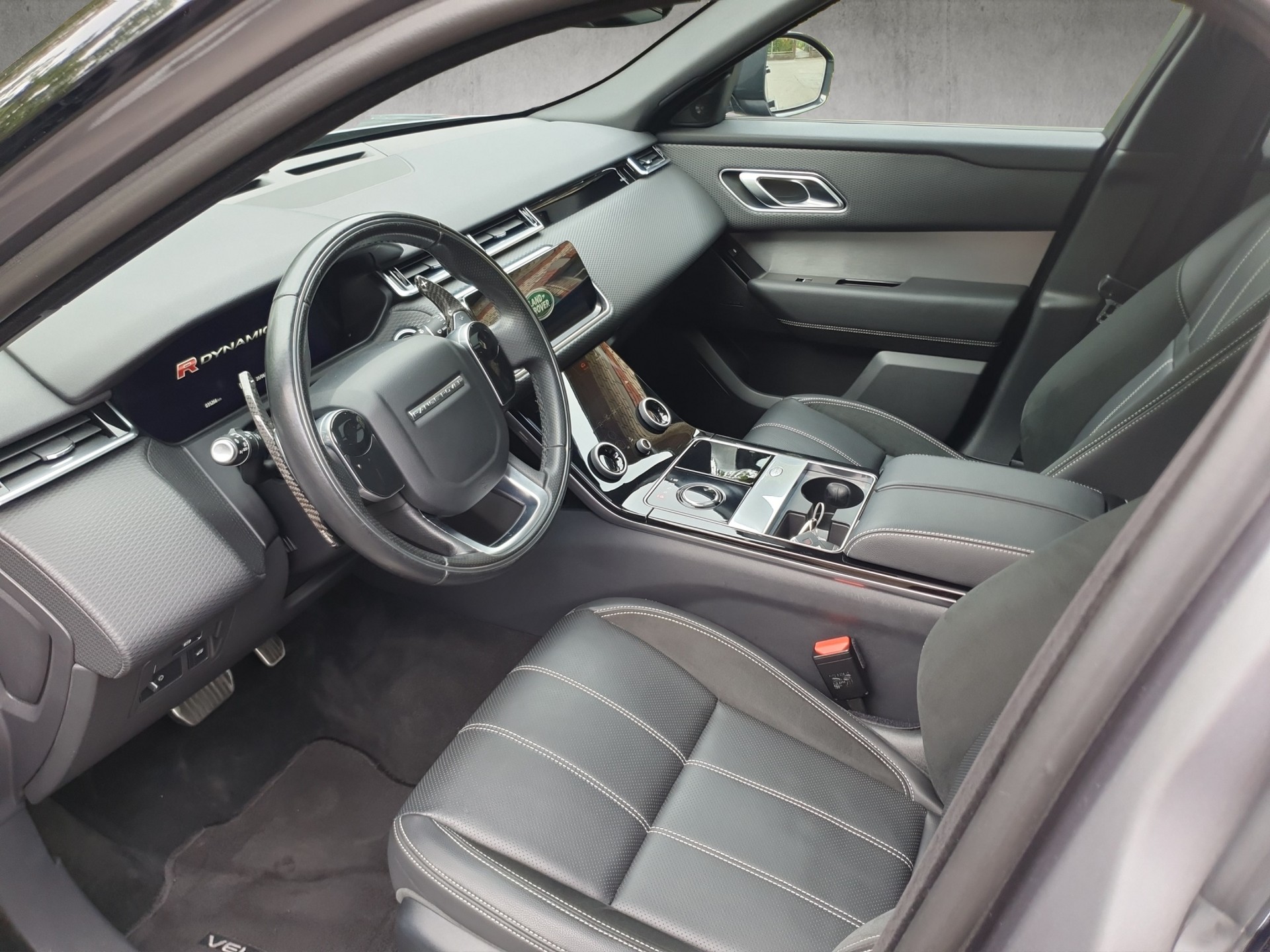 LAND ROVER RR Velar R-Dynamic D 300 S-image-9