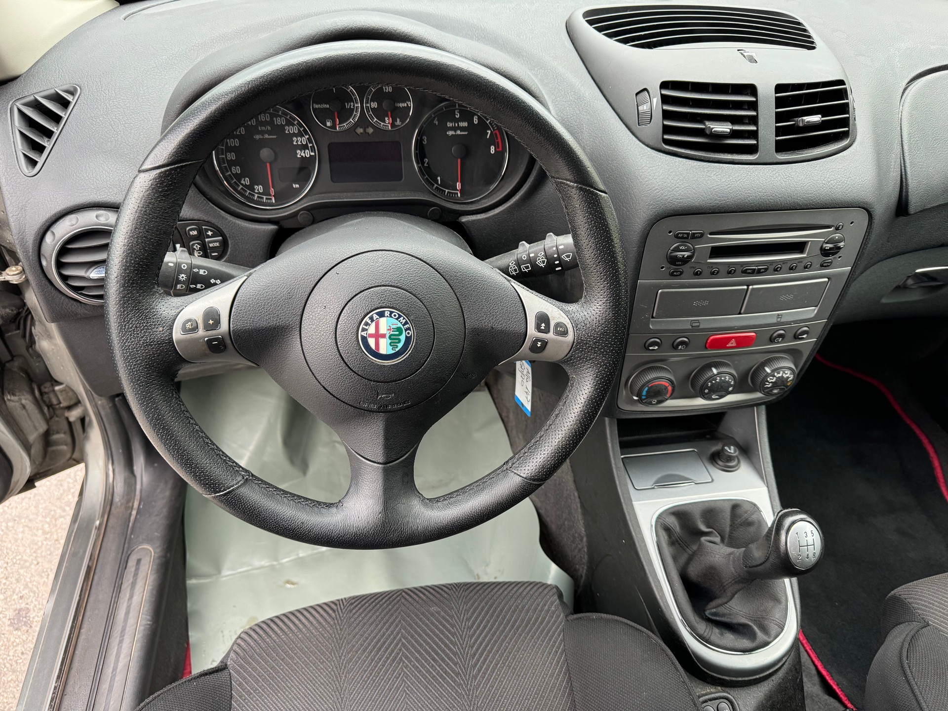 ALFA ROMEO 147 1.6 TS 16V Progression-image-11