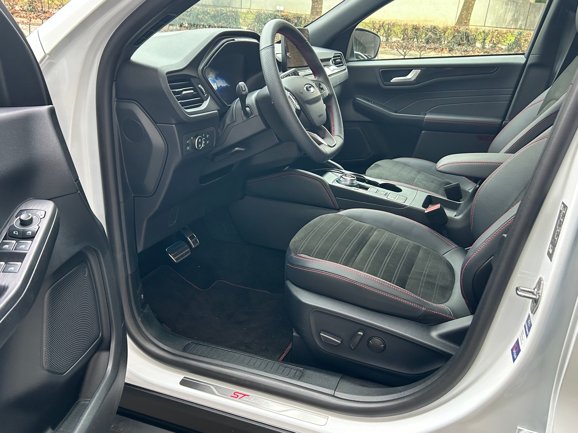 FORD Kuga 2.5 PHEV ST-Line X 2WD-image-6