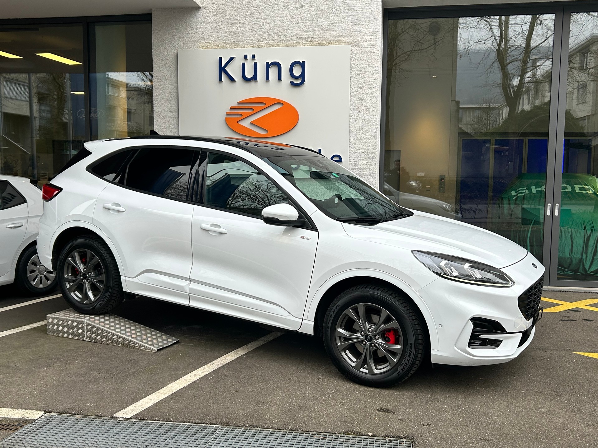 FORD Kuga 2.5 PHEV ST-Line X 2WD-image-5