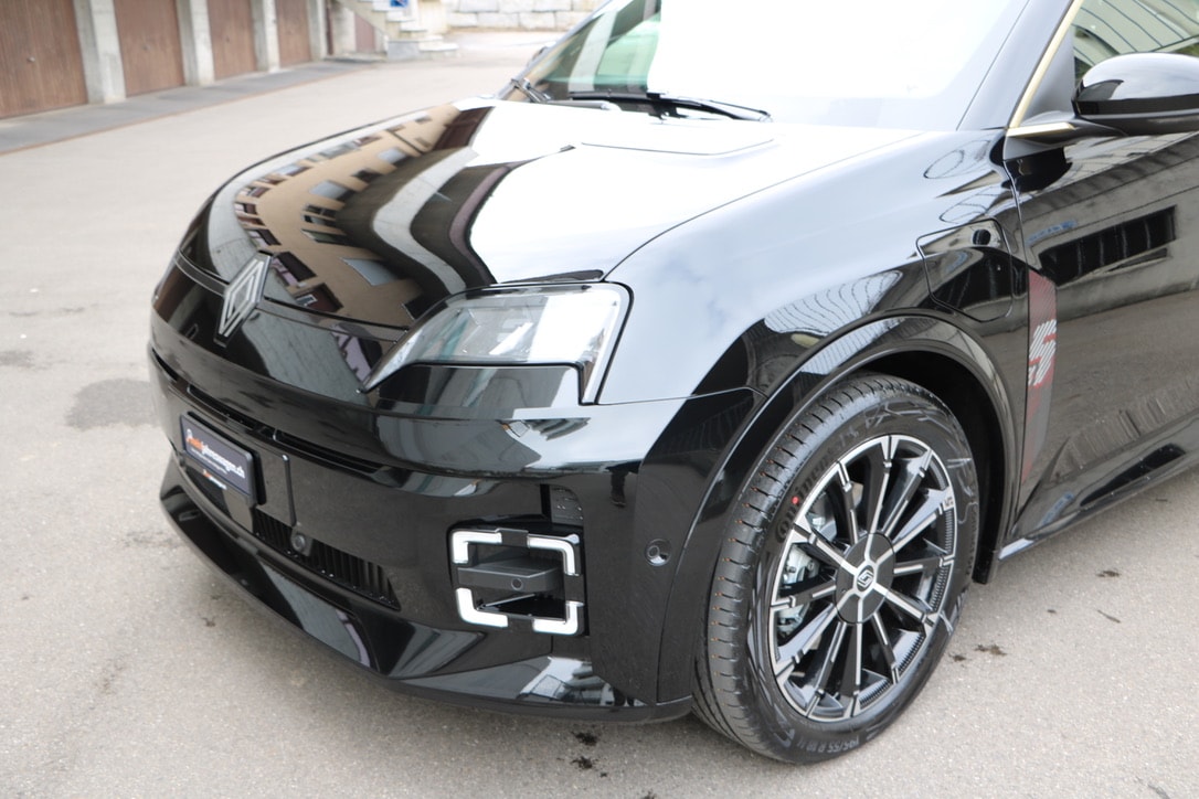 RENAULT R5 E-Tech Comfort Range 52 kWh Iconic Five-image-18