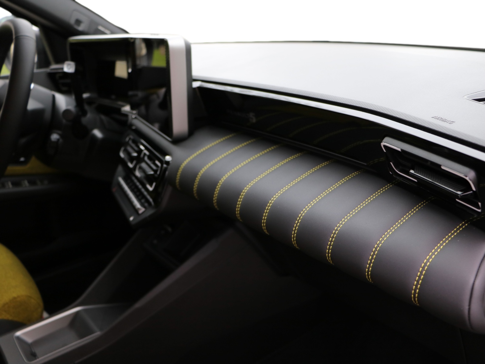 RENAULT R5 E-Tech Comfort Range 52 kWh Iconic Five-image-8