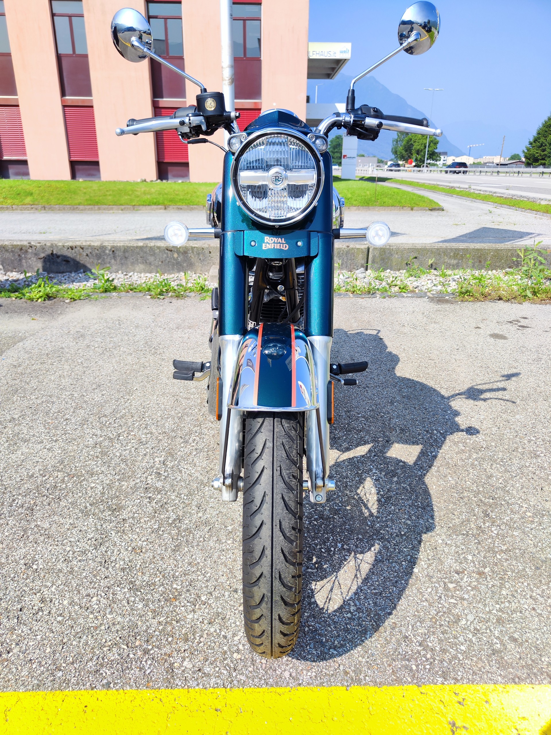 ROYAL ENFIELD Classic 350 Chrome-showroom-element-2