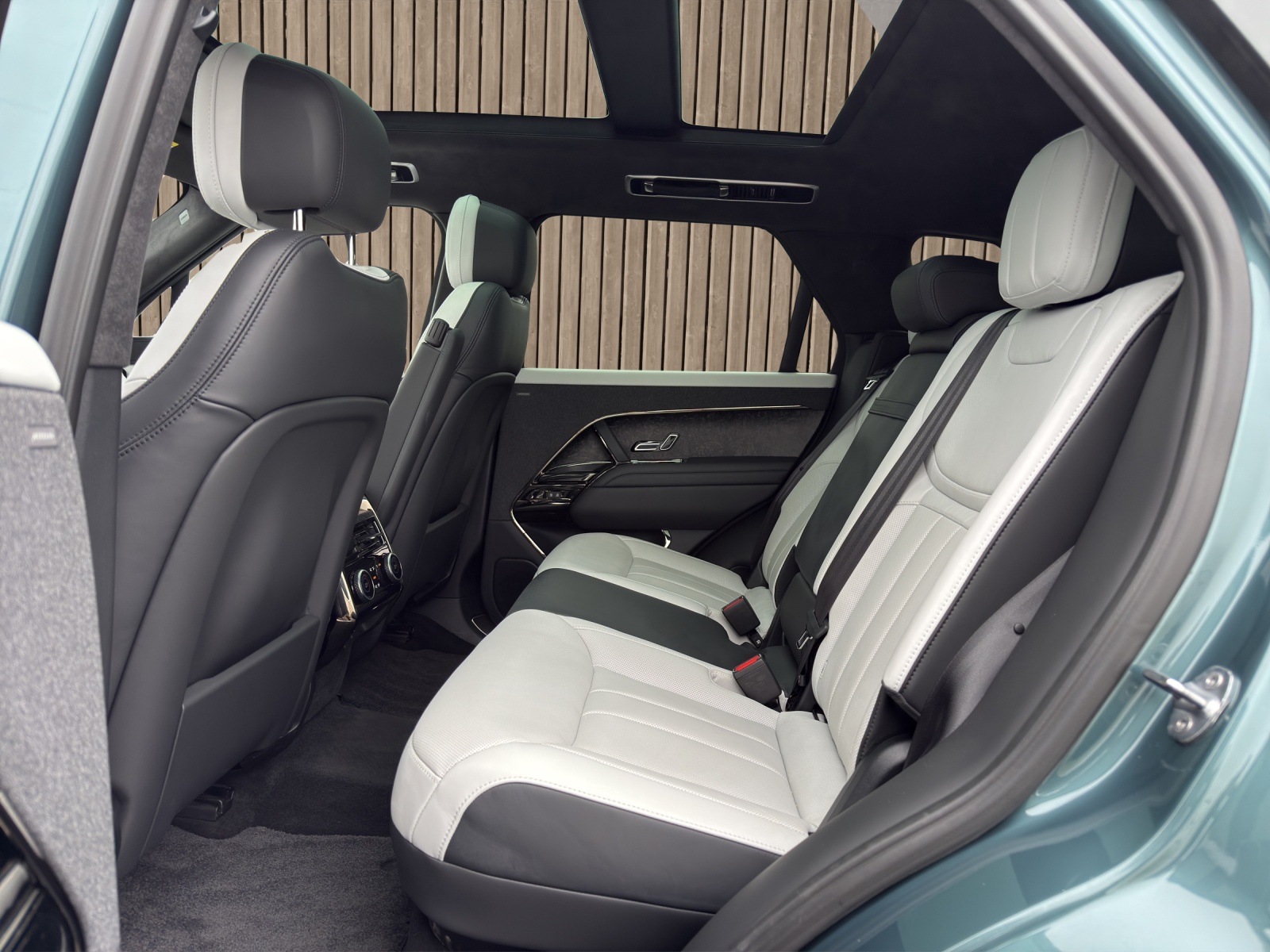 LAND ROVER Range Rover Sport P530 4.4 V8 First Edition Automatic mit Standheizung, Hinterachslenkung!-image-6