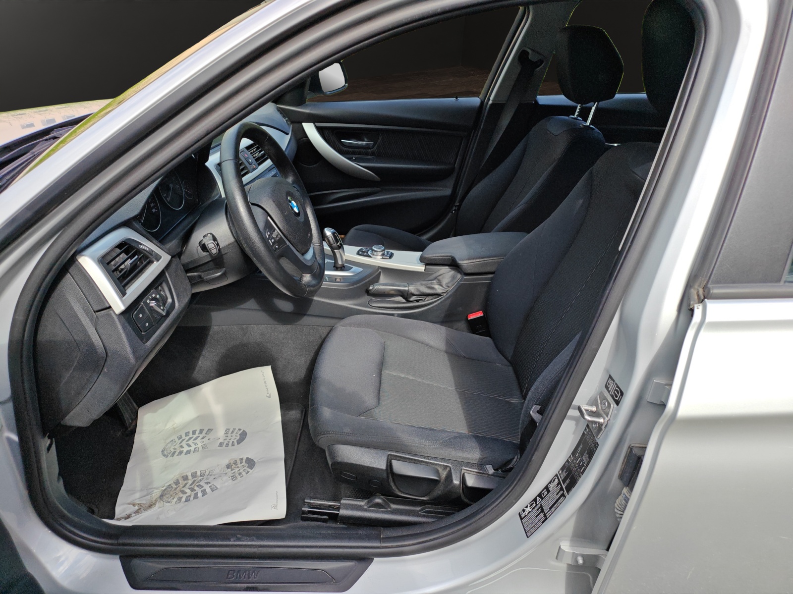 BMW 320i xDrive Steptronic [Expertise du jour + Garantie 12 mois + Service & Immat. Offerts]-image-9