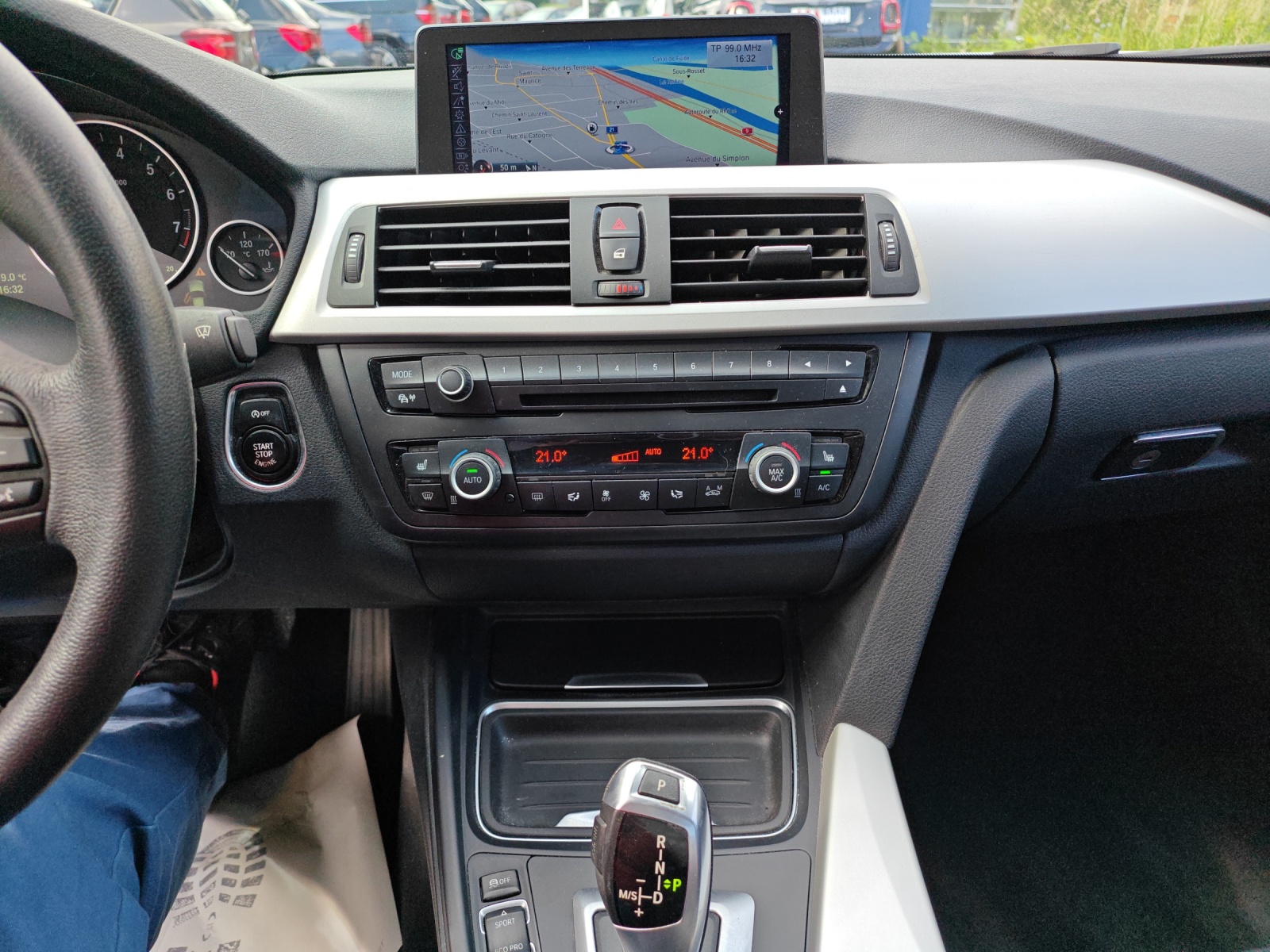 BMW 320i xDrive Steptronic [Expertise du jour + Garantie 12 mois + Service & Immat. Offerts]-image-15