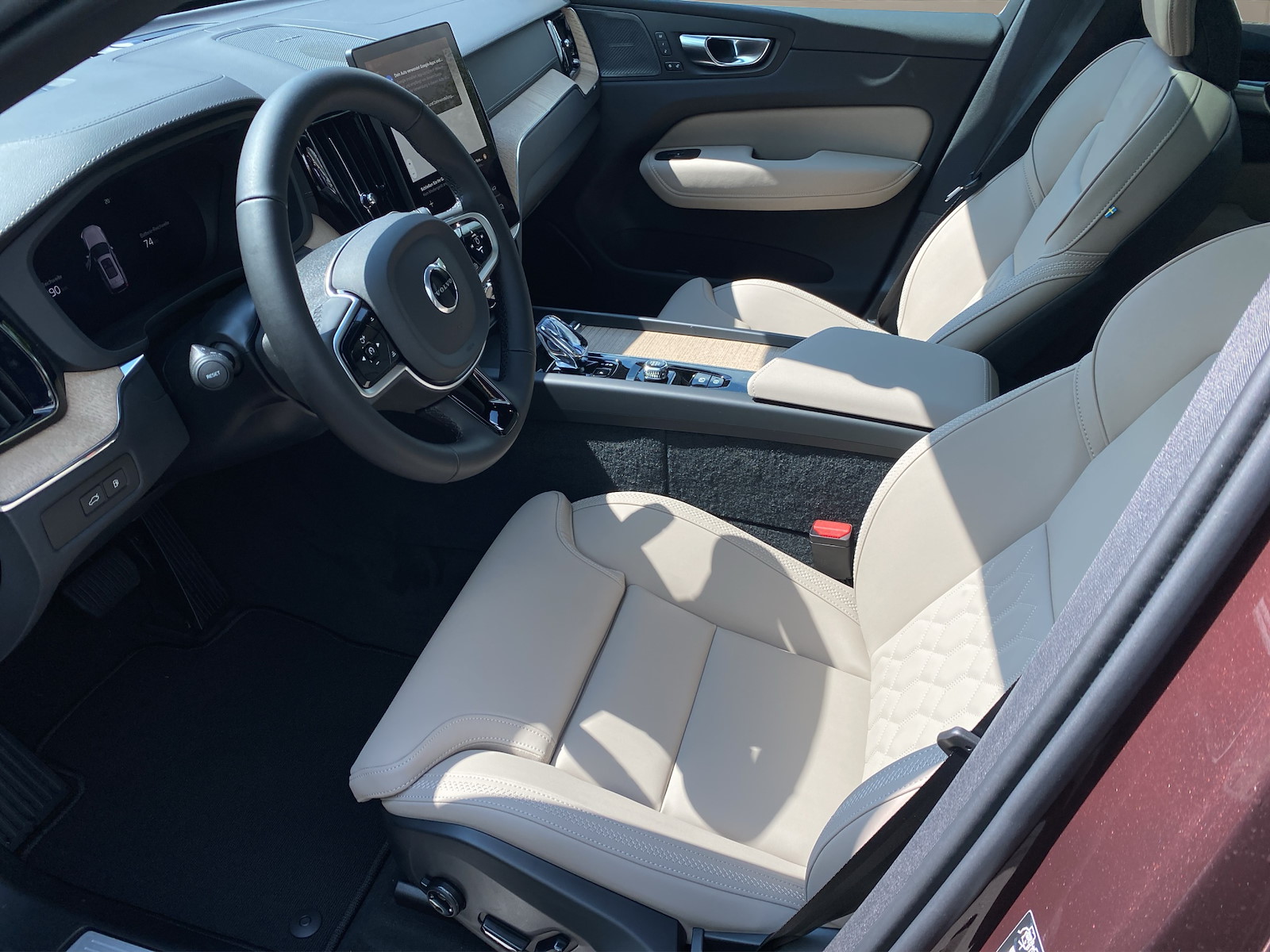 VOLVO XC60 2.0 T8 TE Ultra Dark eAWD-image-8