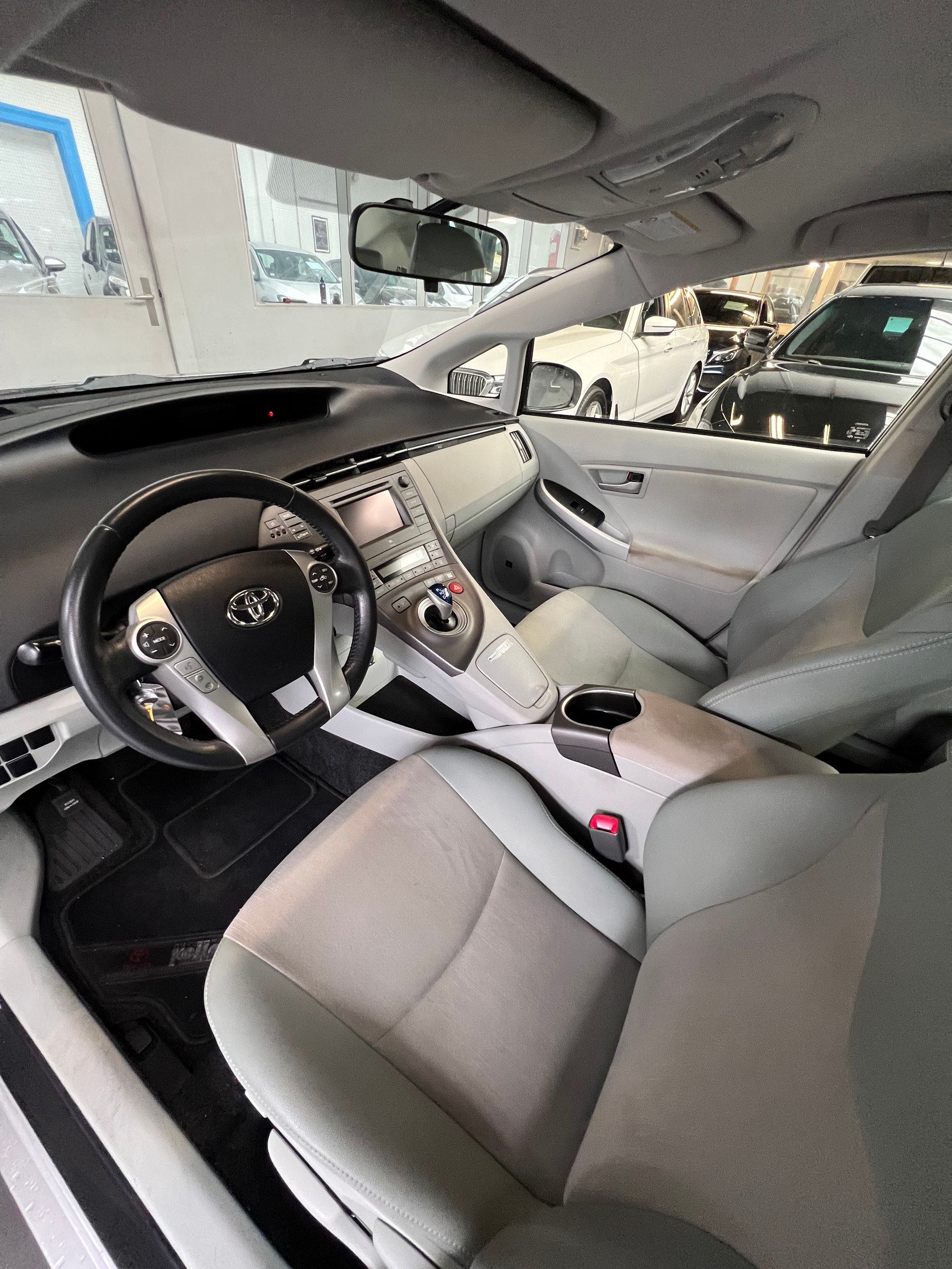 TOYOTA Prius 1.8 16V HSD Sol-image-8
