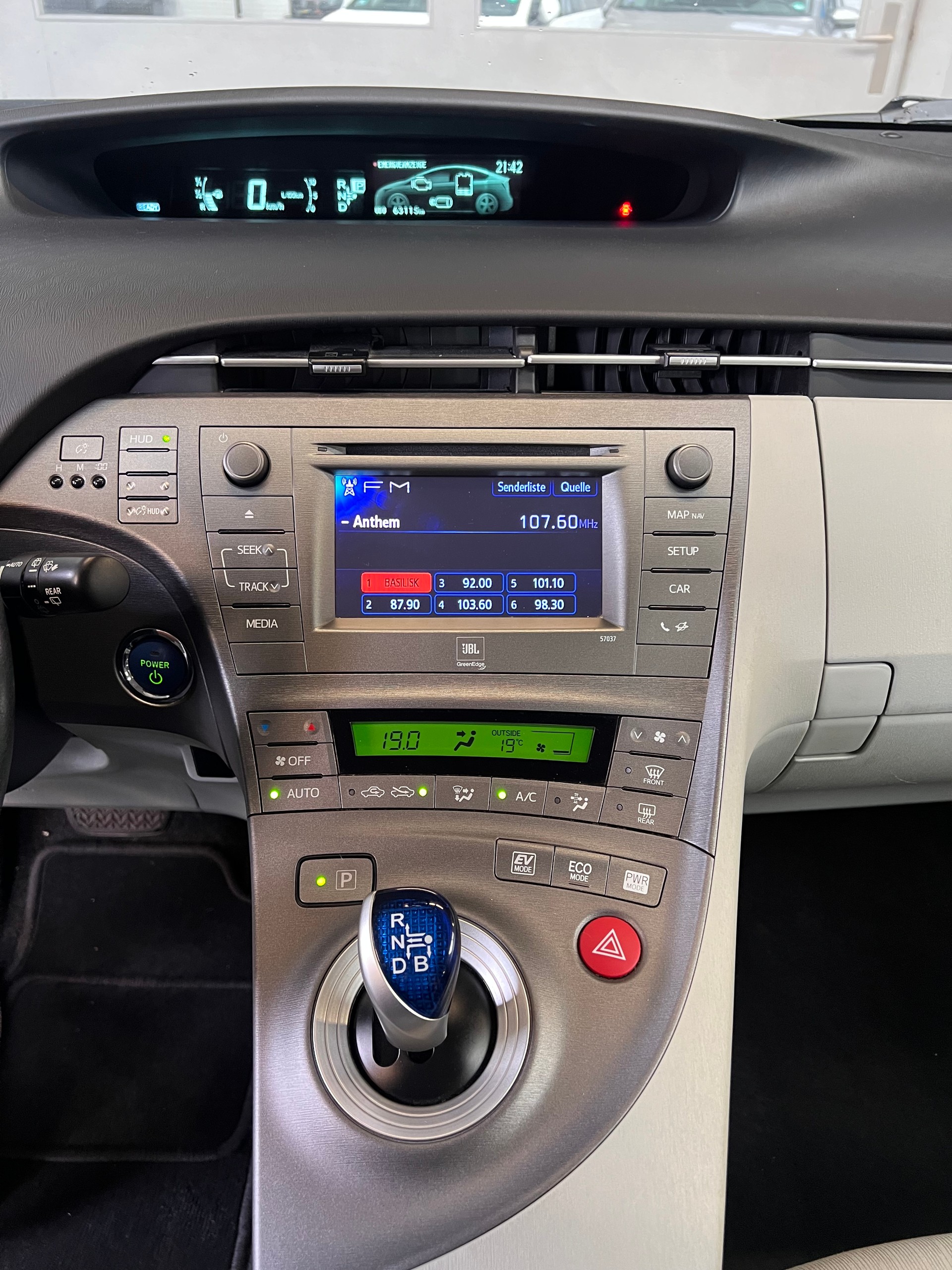TOYOTA Prius 1.8 16V HSD Sol-image-5