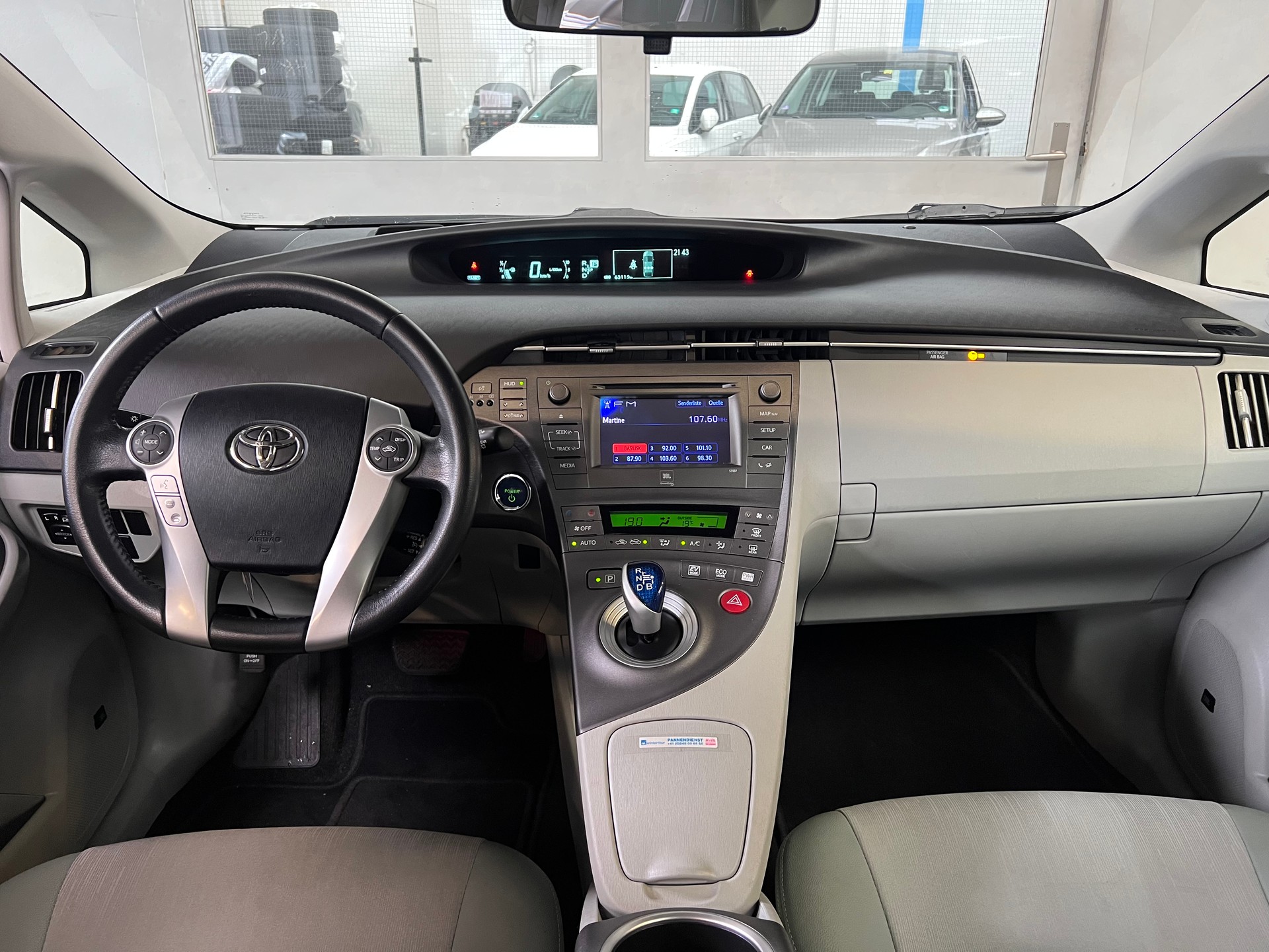 TOYOTA Prius 1.8 16V HSD Sol-image-4